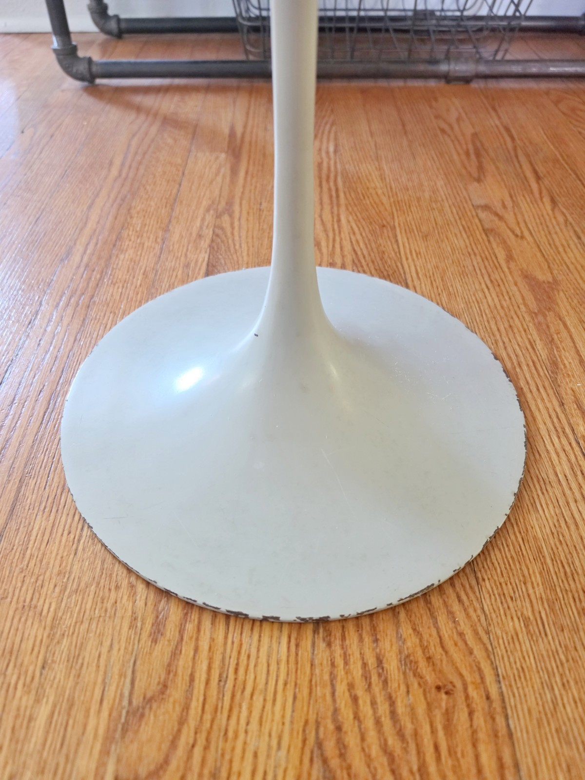 1960s Eero Saarinen for Knoll Tulip Side Table with White Laminate Oval Top