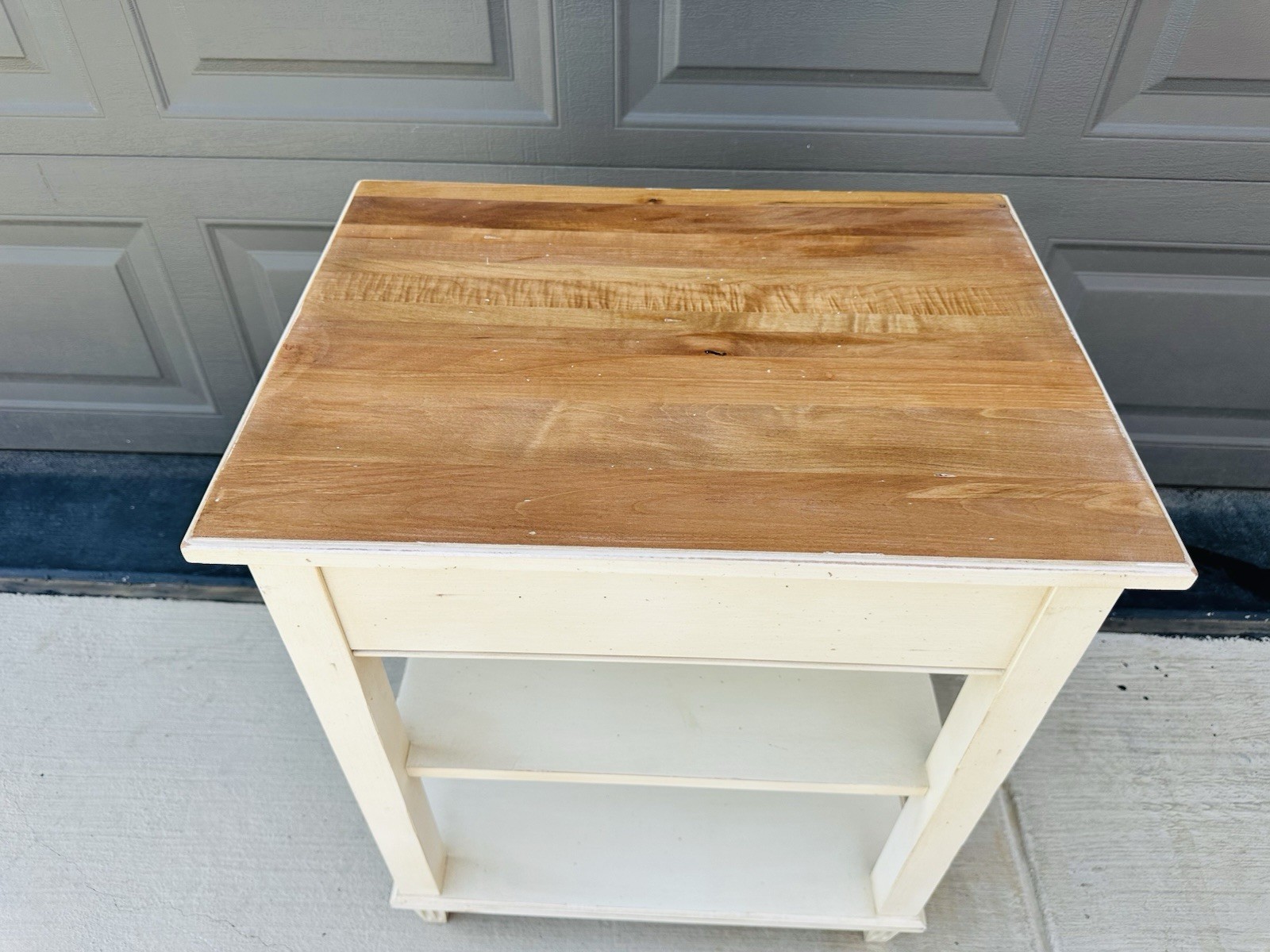 Beautiful Ethan Allen French Country White Rustic End Side Table 33-5406
