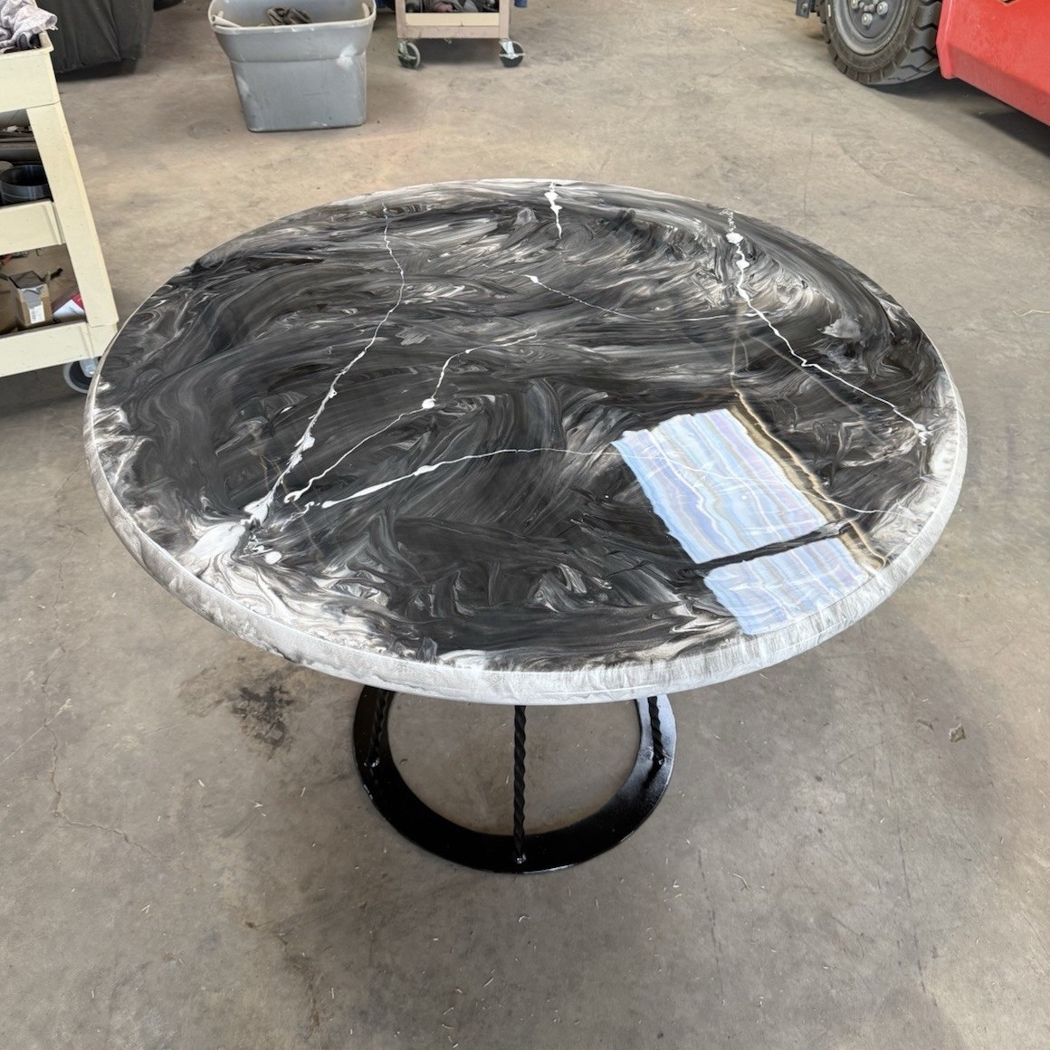 Round Black White Resin Dining Table Abstract Print Glossy Finish Metal Base