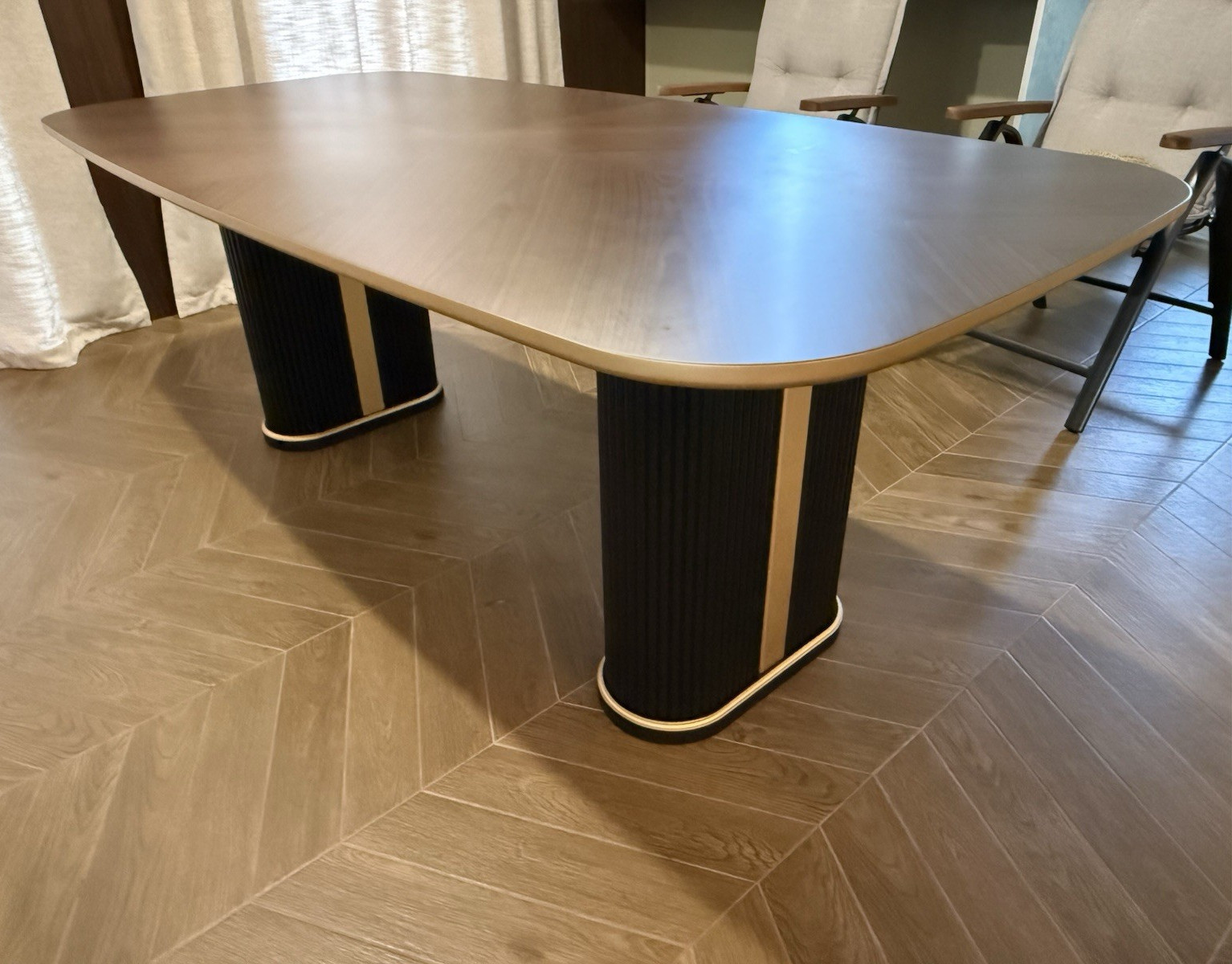 Golden Art 78.7×36.4 Walnut Veneered Wood Dining Table, Black Pedestal