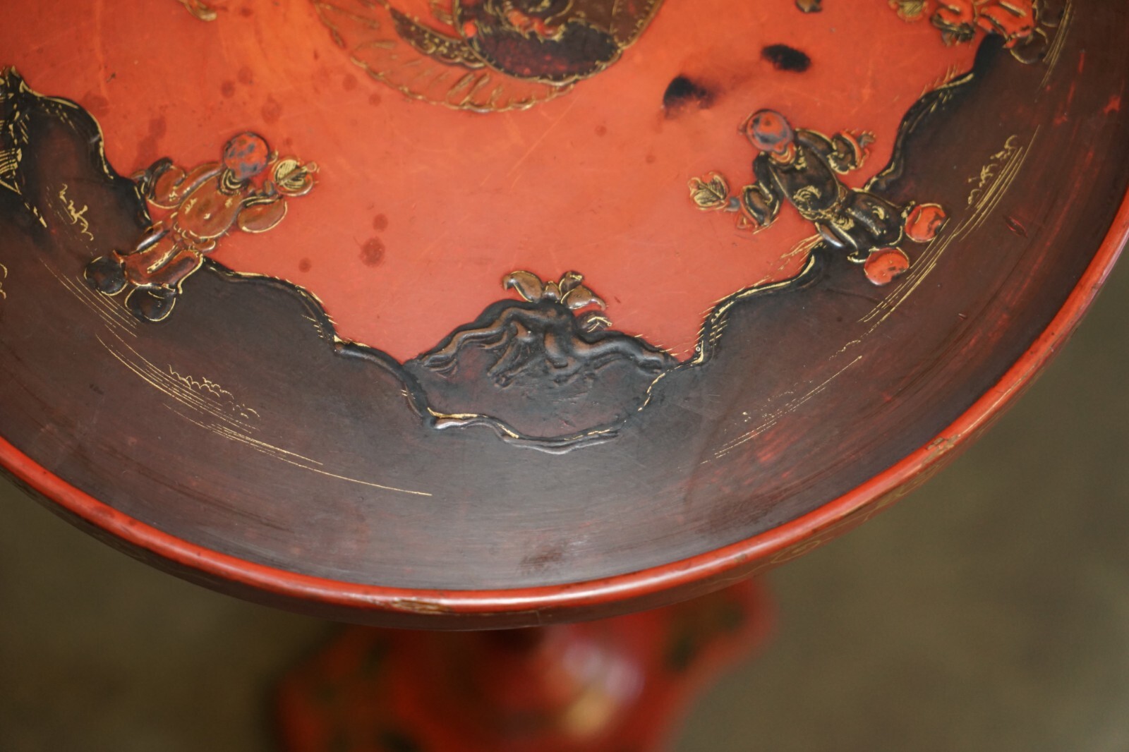 LOVELY ANTIQUE CHINESE CHINOISERIE LACQUERED & HAND PAINTED SIDE LAMP WINE TABLE