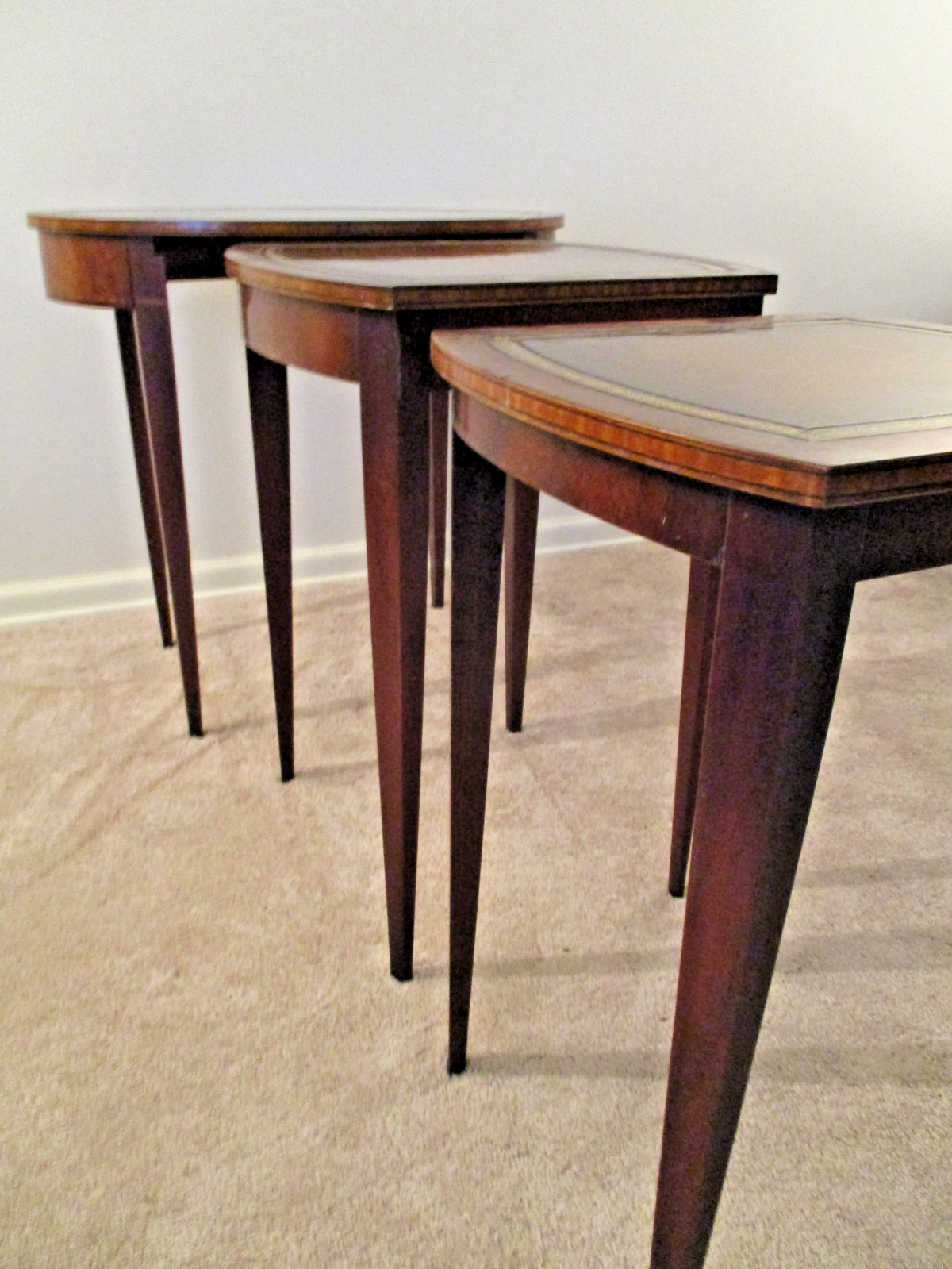 mahogany nesting tables leather top oval set of 3 ship $75.00
