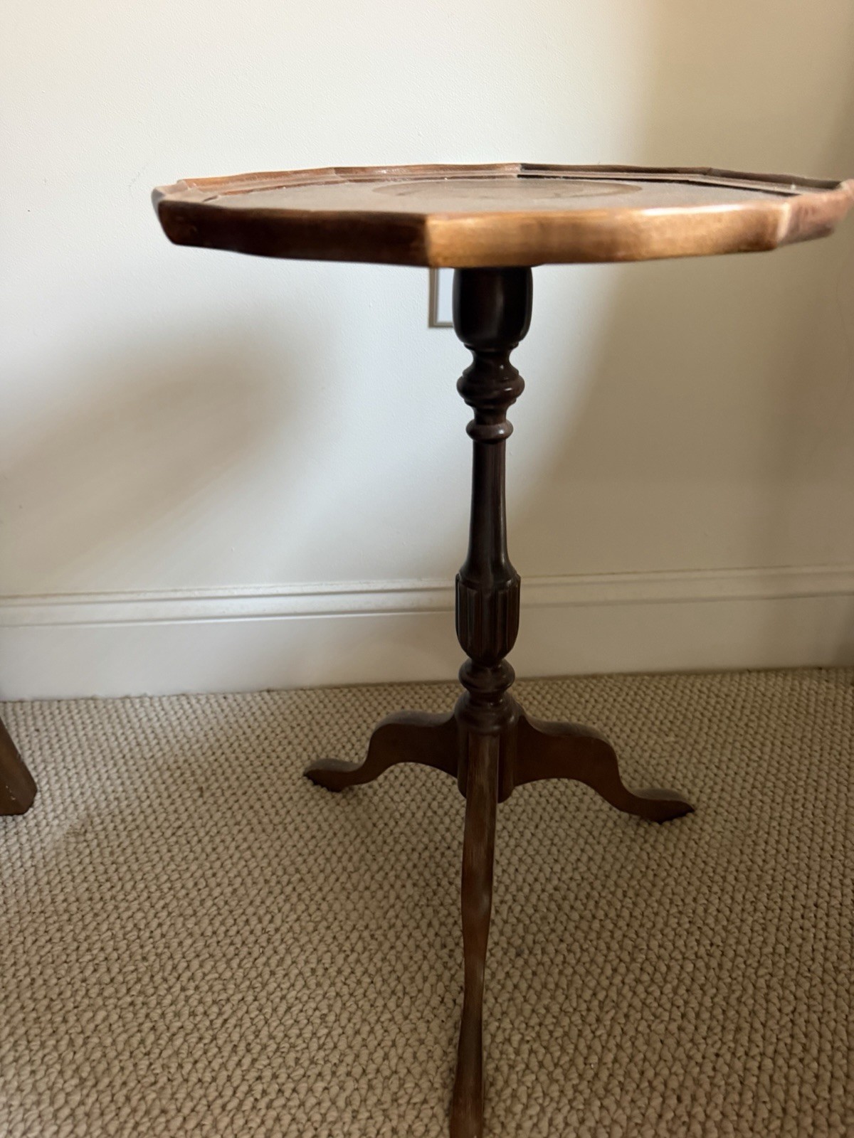 Wood Pedestal End/Side Table Scalloped Edge Tray Top Brown 30x36x29