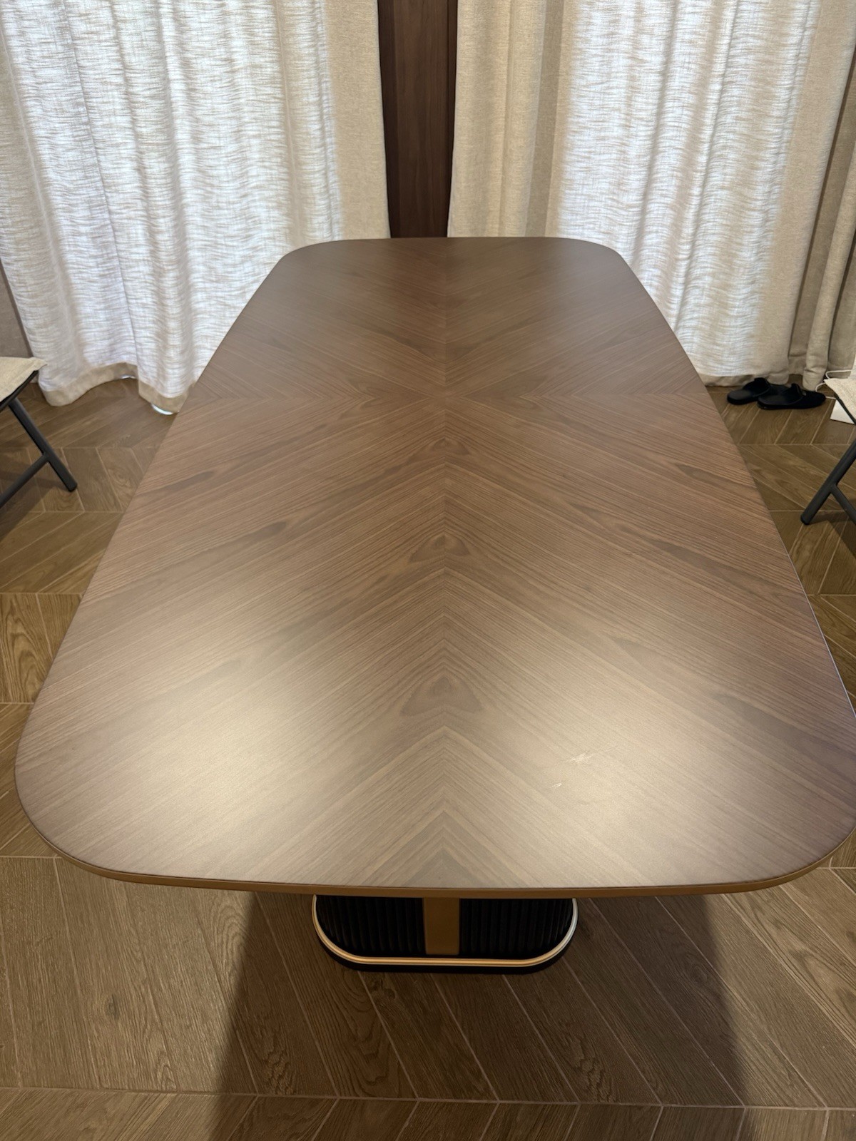 Golden Art 78.7×36.4 Walnut Veneered Wood Dining Table, Black Pedestal