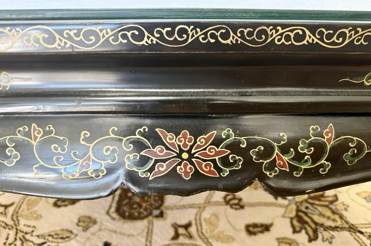 Elegant Vintage Mid Century Chinoiserie Black Lacquer Cocktail Coffee Table