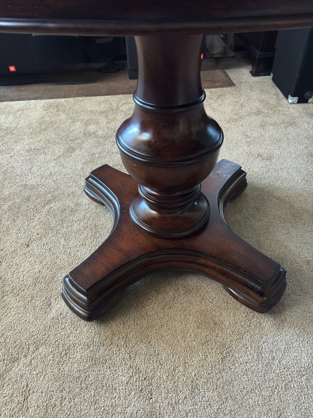 THOMASVILLE VINTAGE 36″ ROUND CENTER TABLE