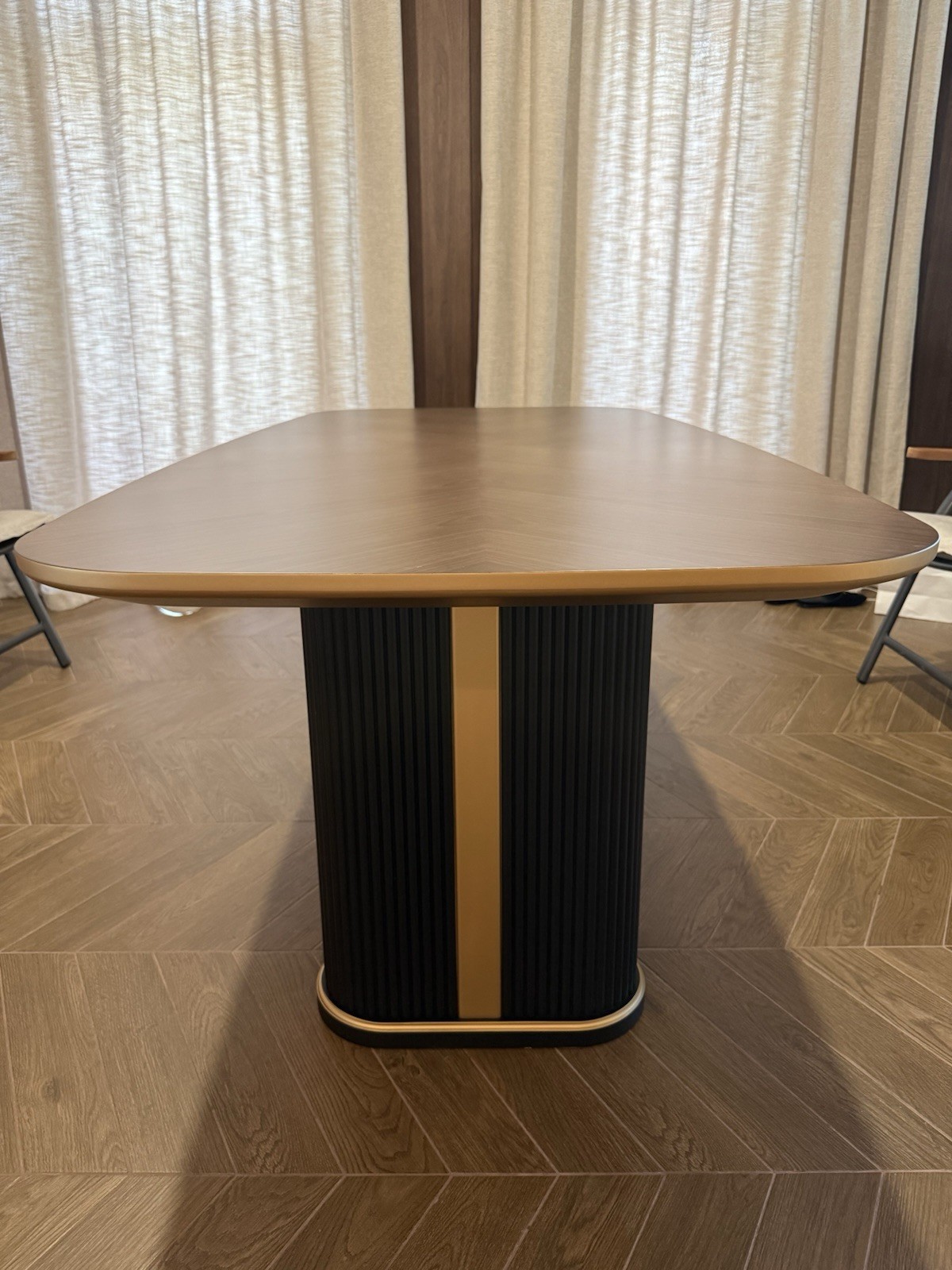 Golden Art 78.7×36.4 Walnut Veneered Wood Dining Table, Black Pedestal