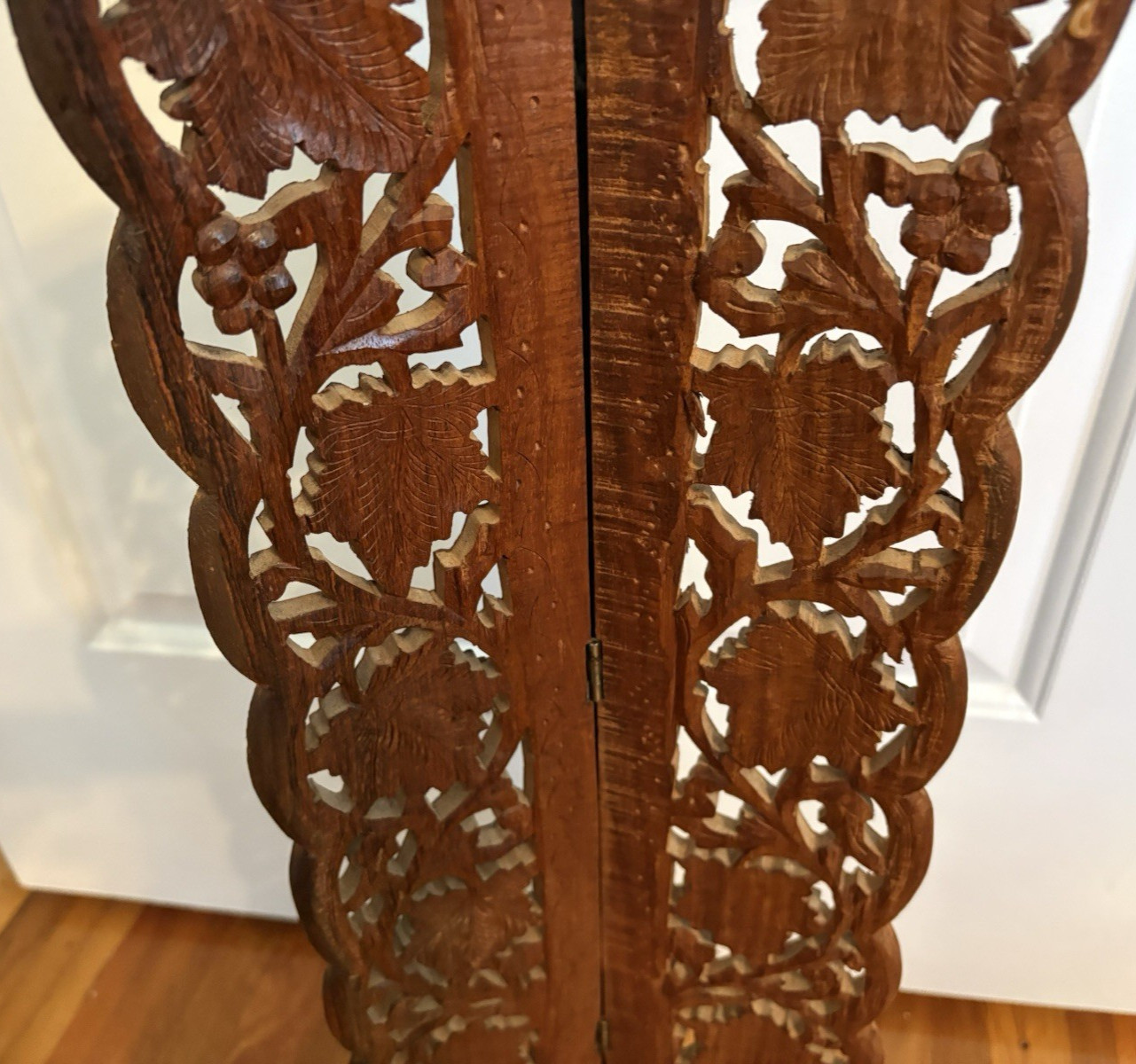 VTG Tri-Fold Hinged Hand-Carved Wood Folding Stand-Leaf Scroll Design-29.25”