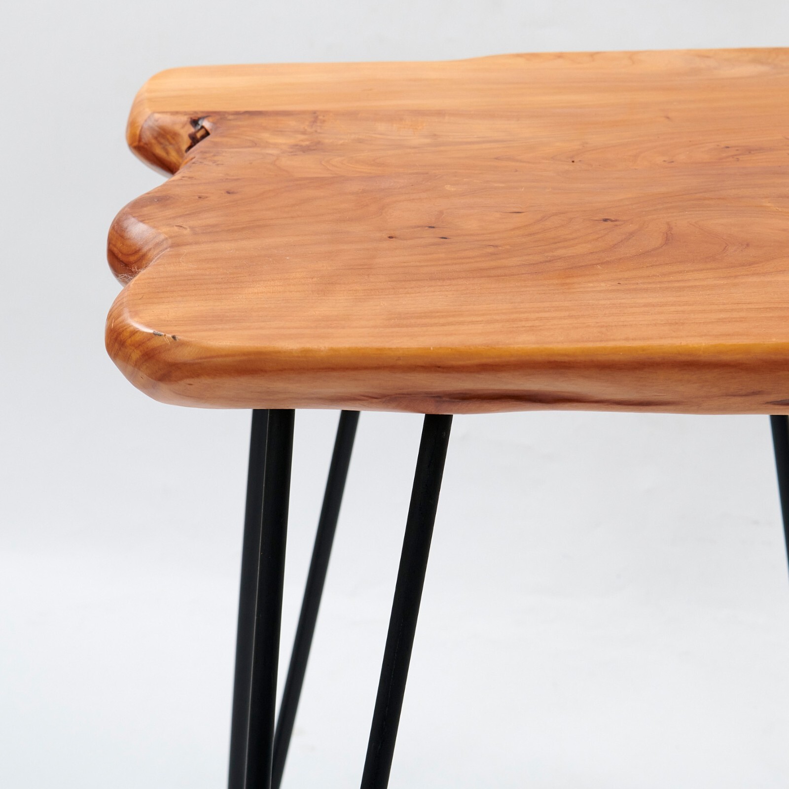 GREENAGE Cedar Live Edge Coffee Table with 4 Hairpin Legs 20″ x 20″ x 21″ Height