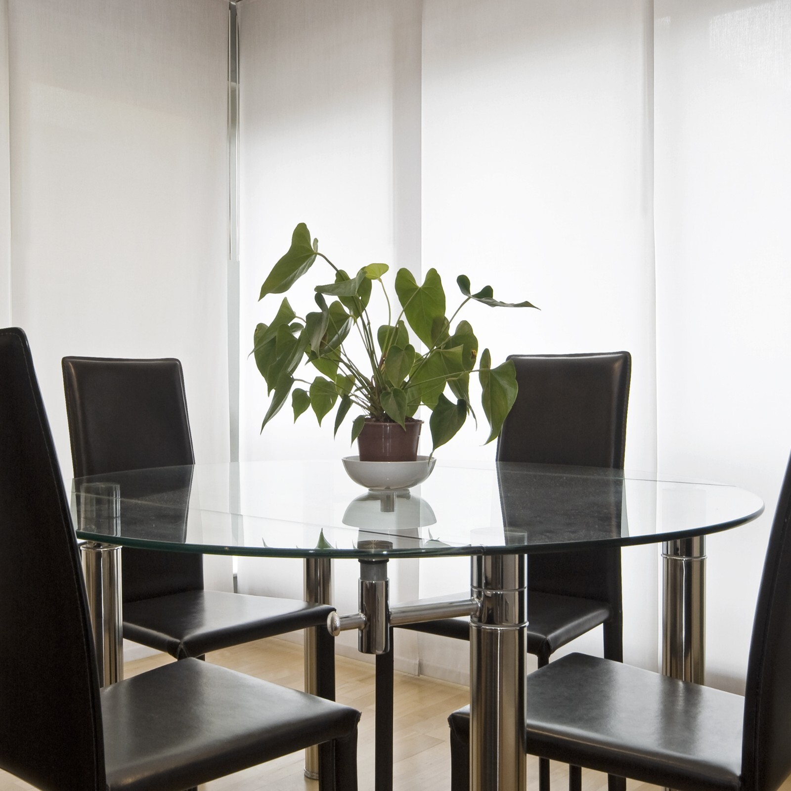 Clear Round Tempered Glass Table Top 3/8″ Inch Thick with Pencil Polished Edge