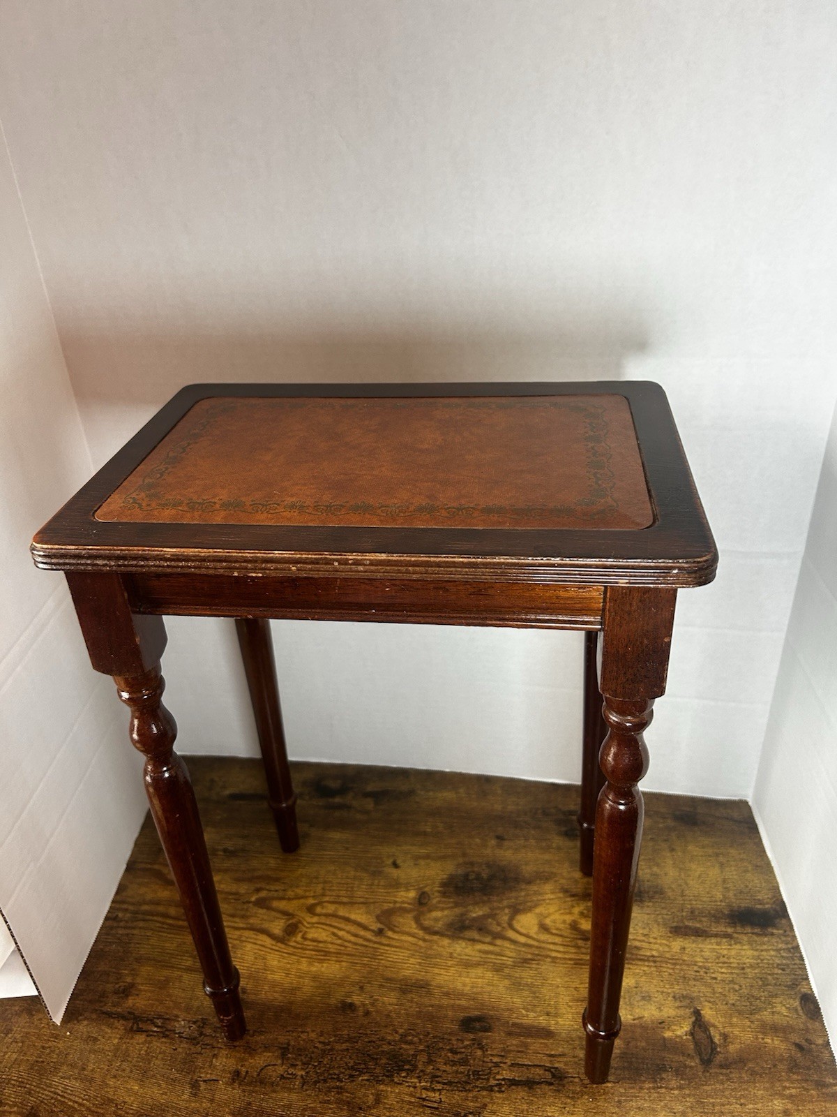 Vintage Wood Accent Side End Table Decorative Inlay Top Turned Legs Plant Stand