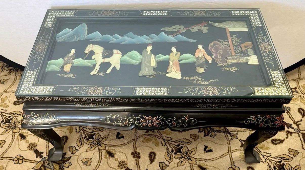Elegant Vintage Mid Century Chinoiserie Black Lacquer Cocktail Coffee Table