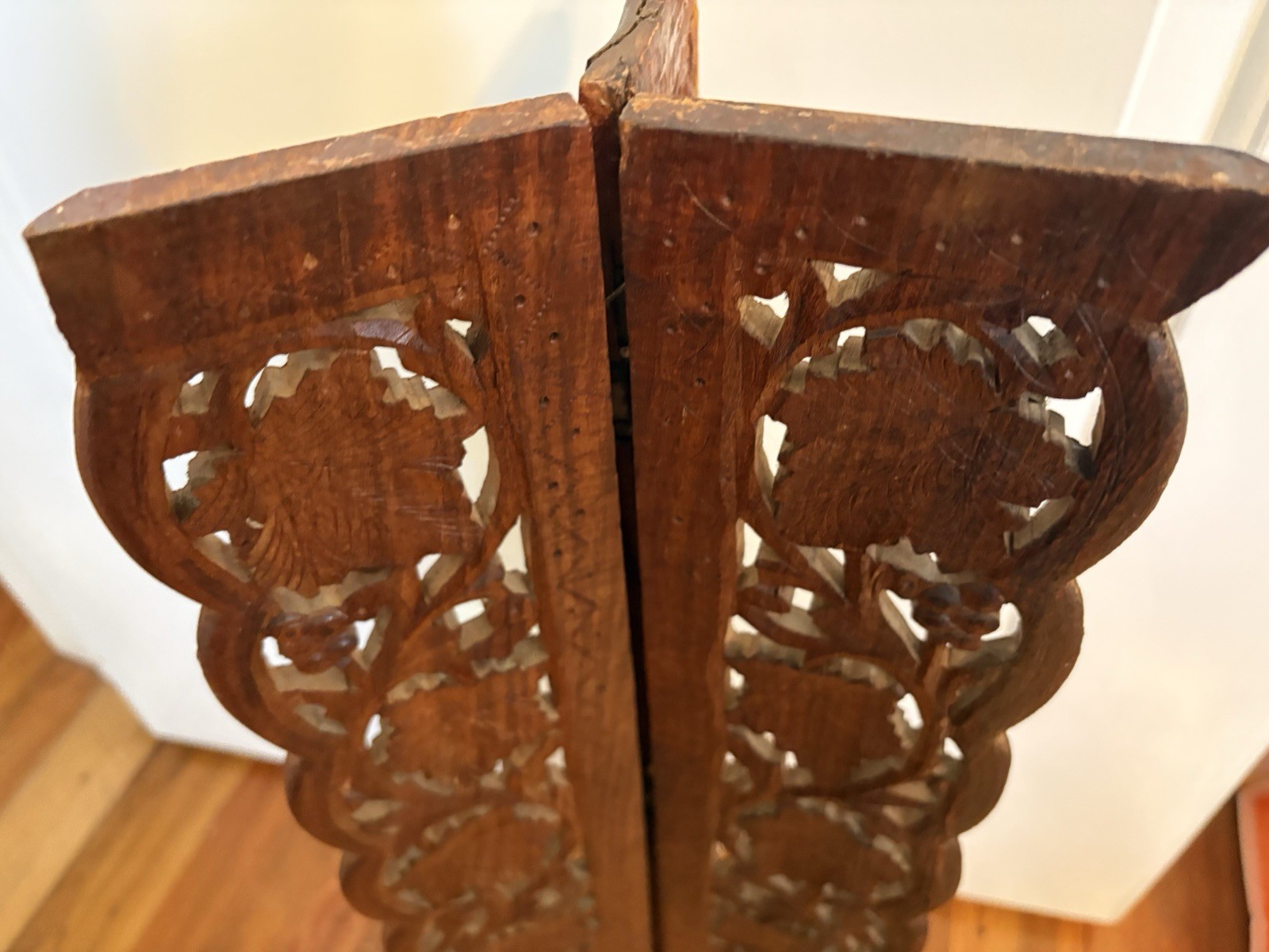 VTG Tri-Fold Hinged Hand-Carved Wood Folding Stand-Leaf Scroll Design-29.25”