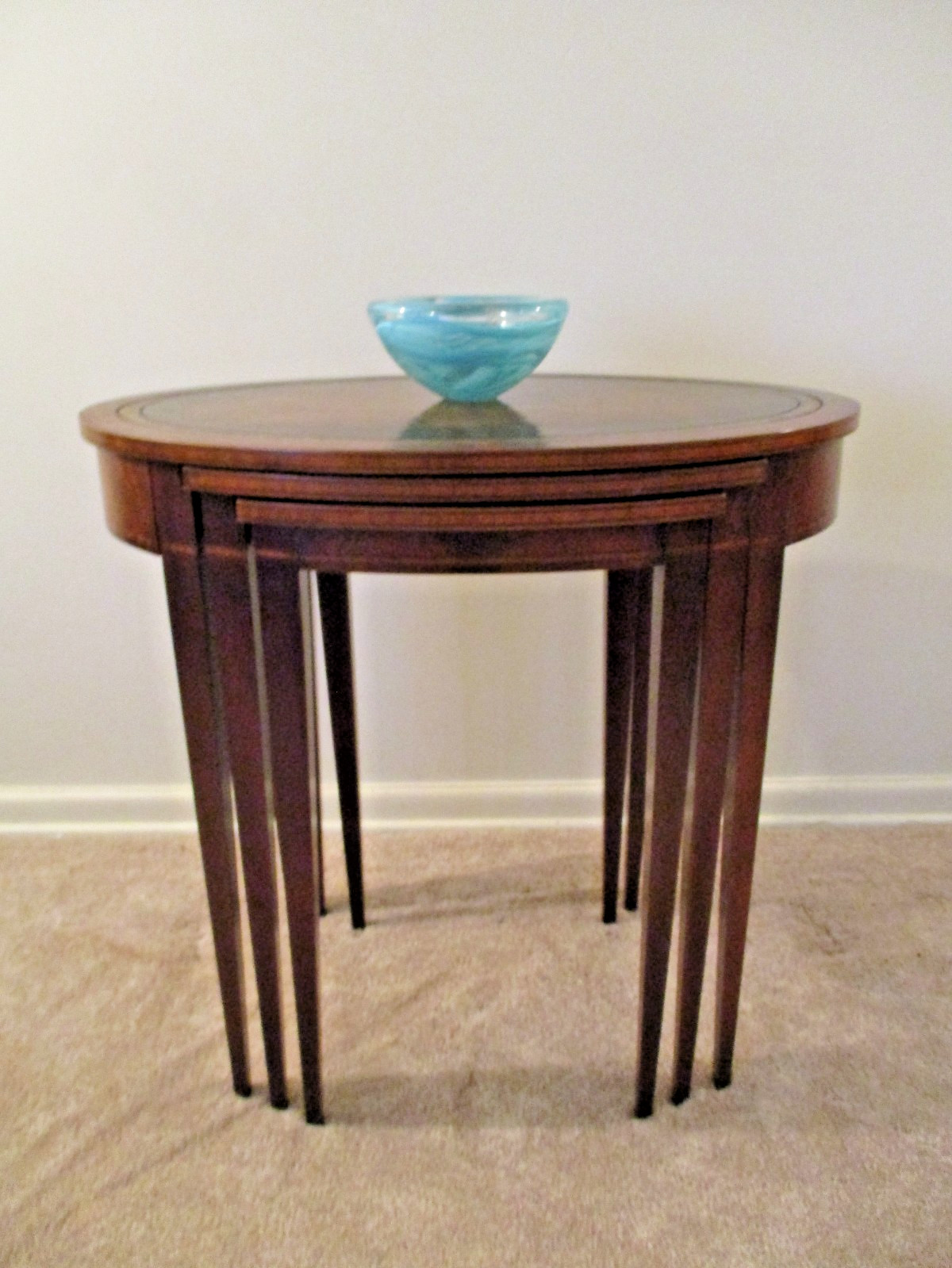 mahogany nesting tables leather top oval set of 3 ship $75.00