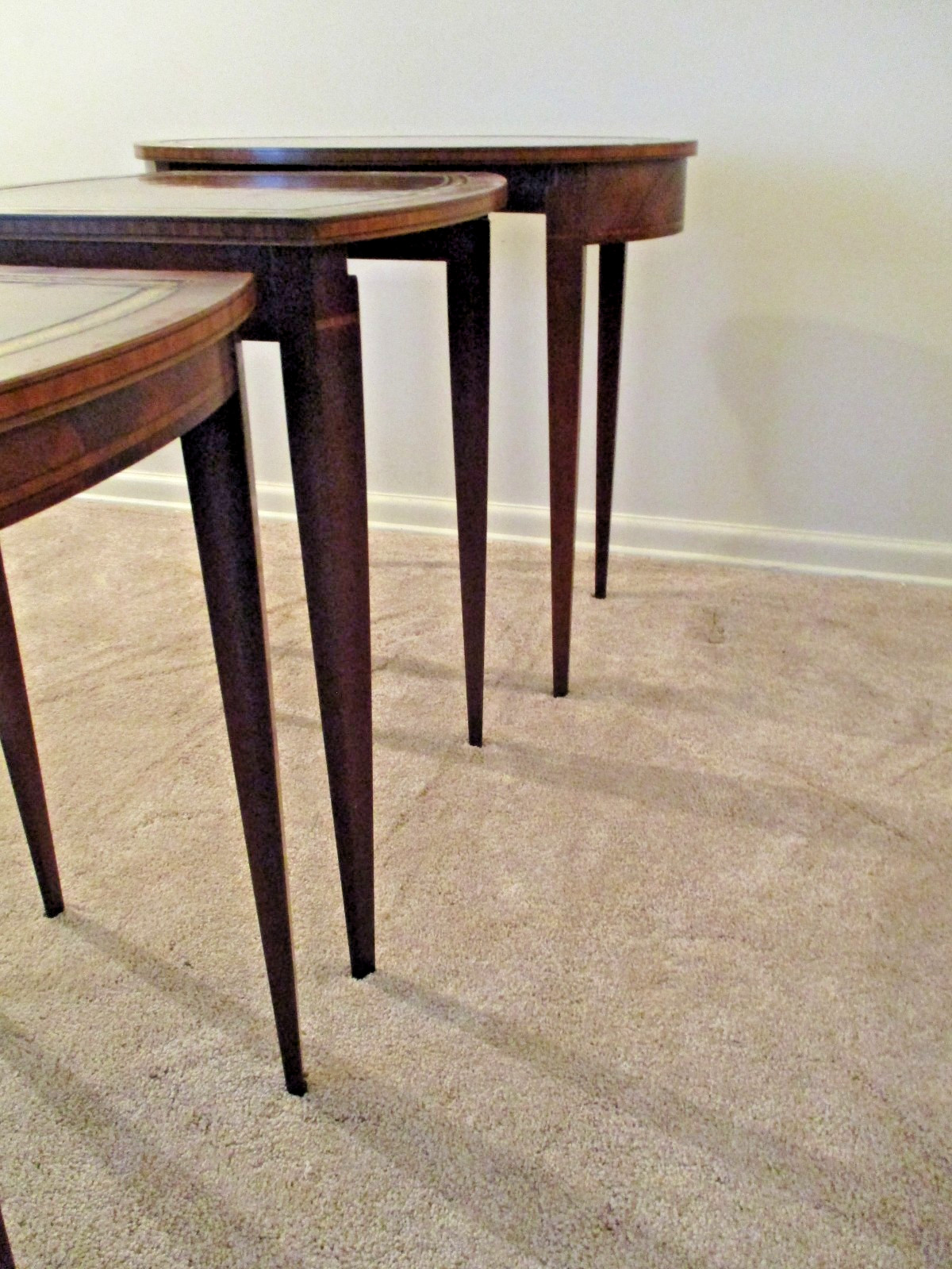 mahogany nesting tables leather top oval set of 3 ship $75.00