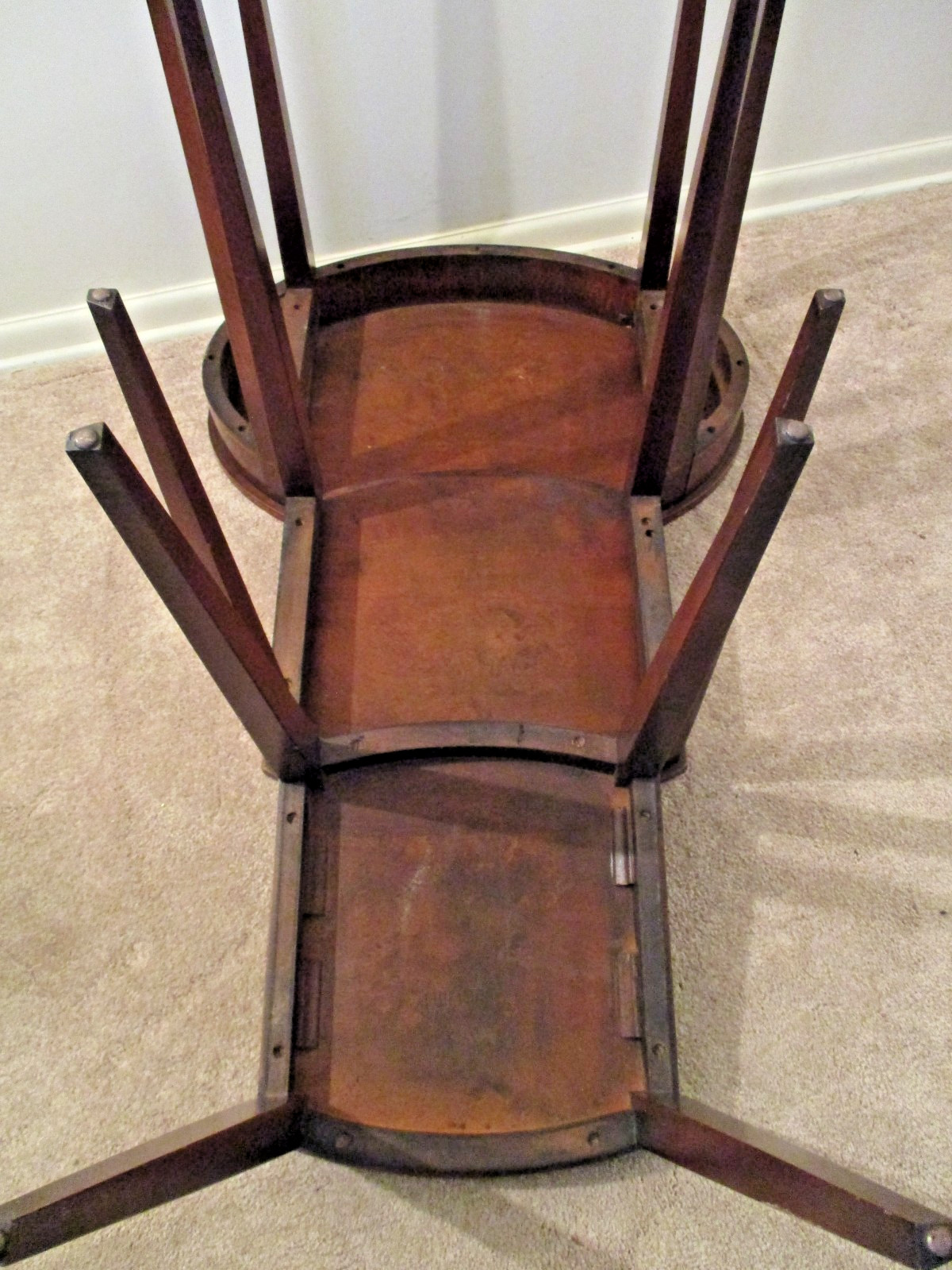 mahogany nesting tables leather top oval set of 3 ship $75.00
