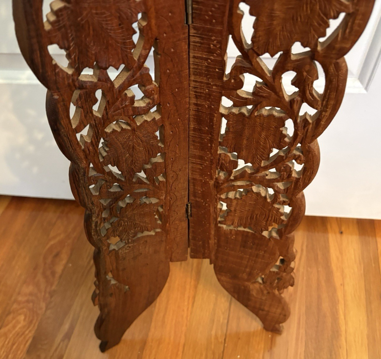 VTG Tri-Fold Hinged Hand-Carved Wood Folding Stand-Leaf Scroll Design-29.25”