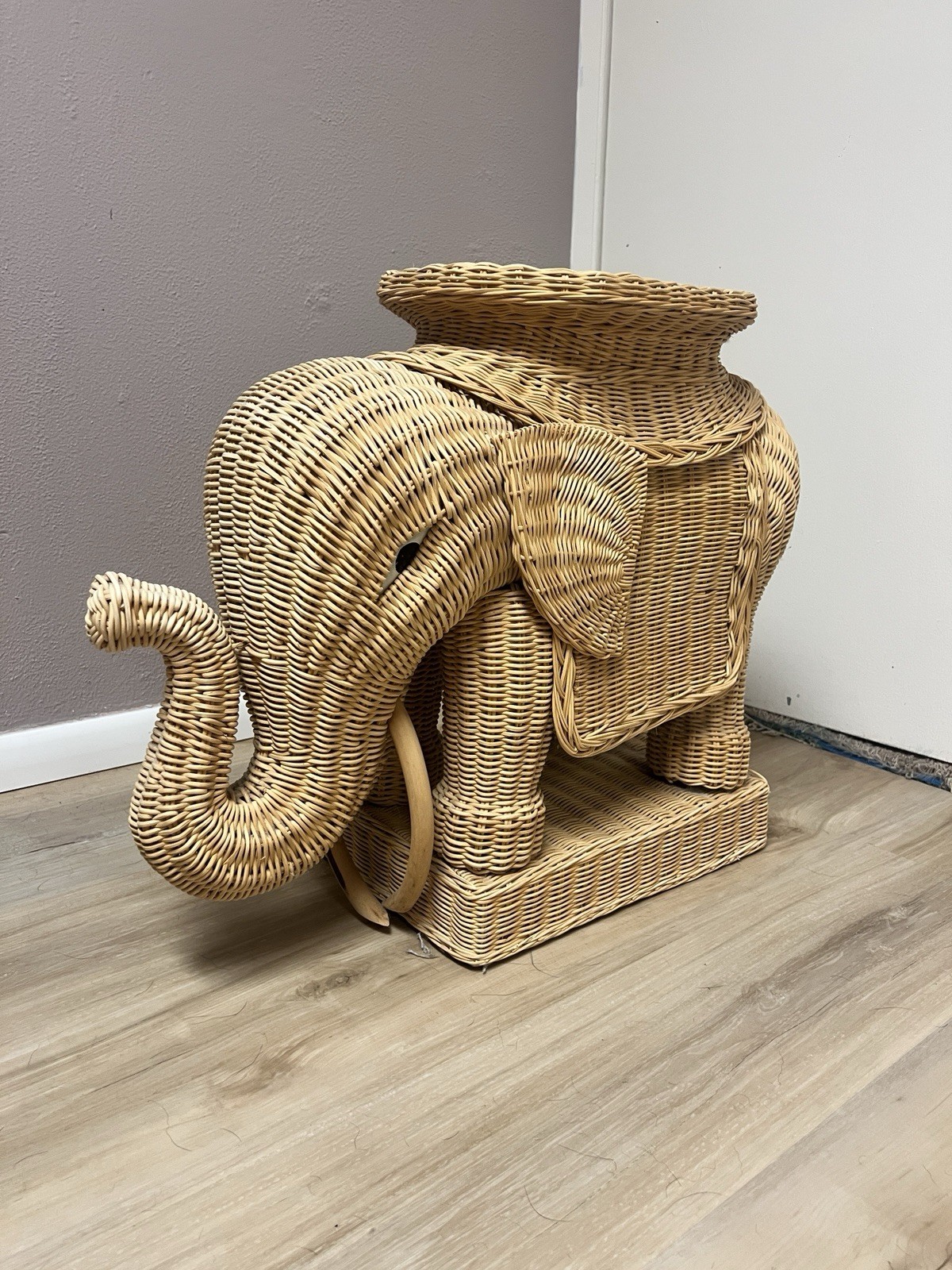 VINTAGE Rattan Wicker Elephant End/Side Table Stand Flat Top Beige 27x10x19.5 in