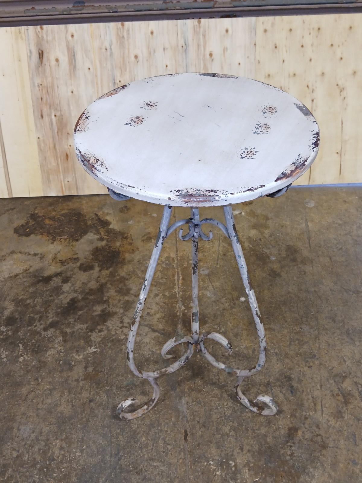 Vintage Distressed Wrought Iron Plant Stand Side Accent Table White 31″ Tall