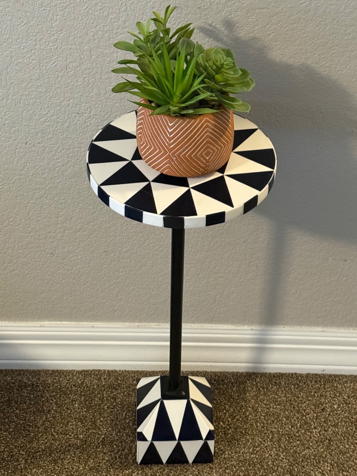 black and white checkered monochrome pattern style round side table drink table