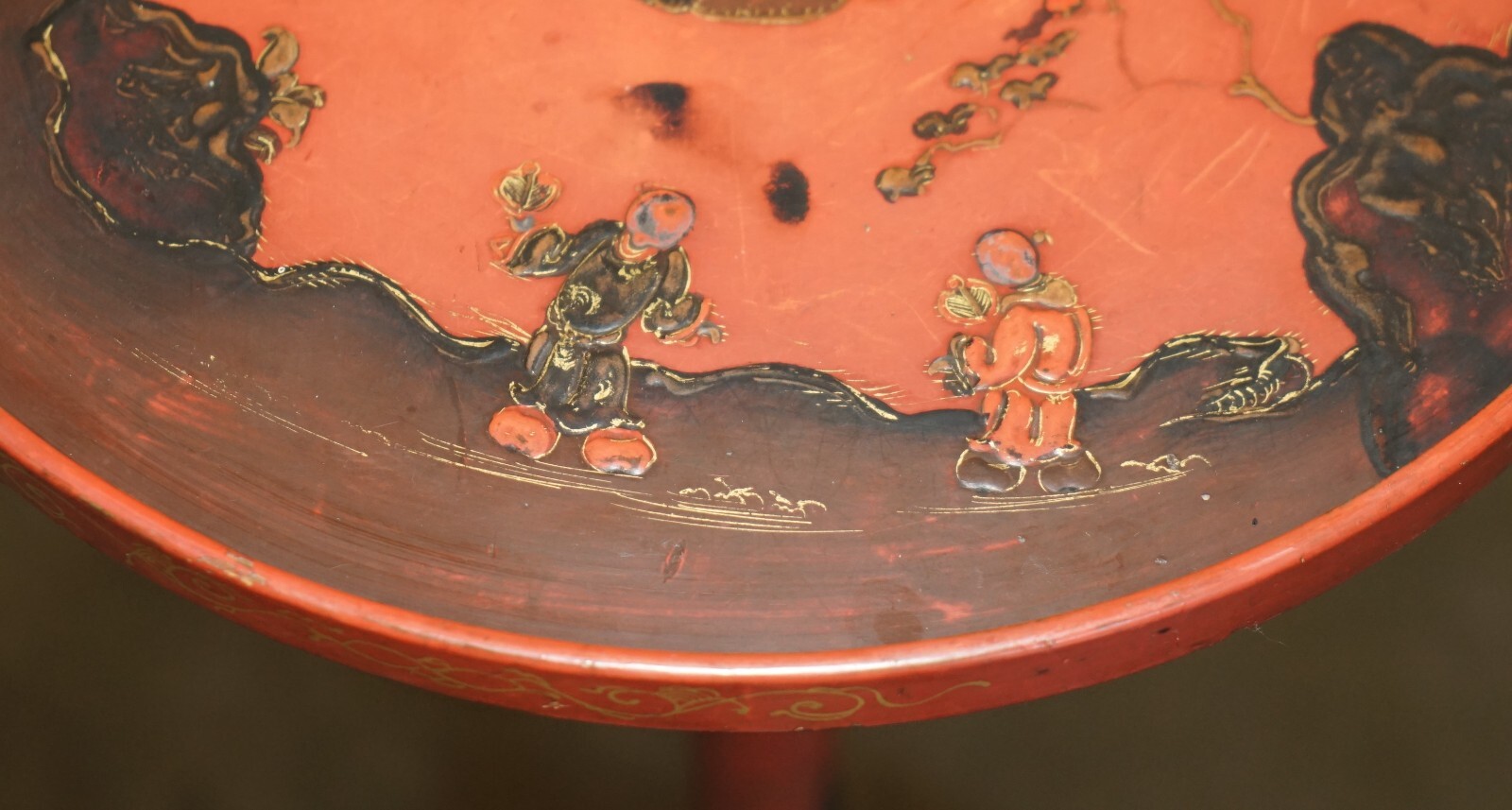 LOVELY ANTIQUE CHINESE CHINOISERIE LACQUERED & HAND PAINTED SIDE LAMP WINE TABLE