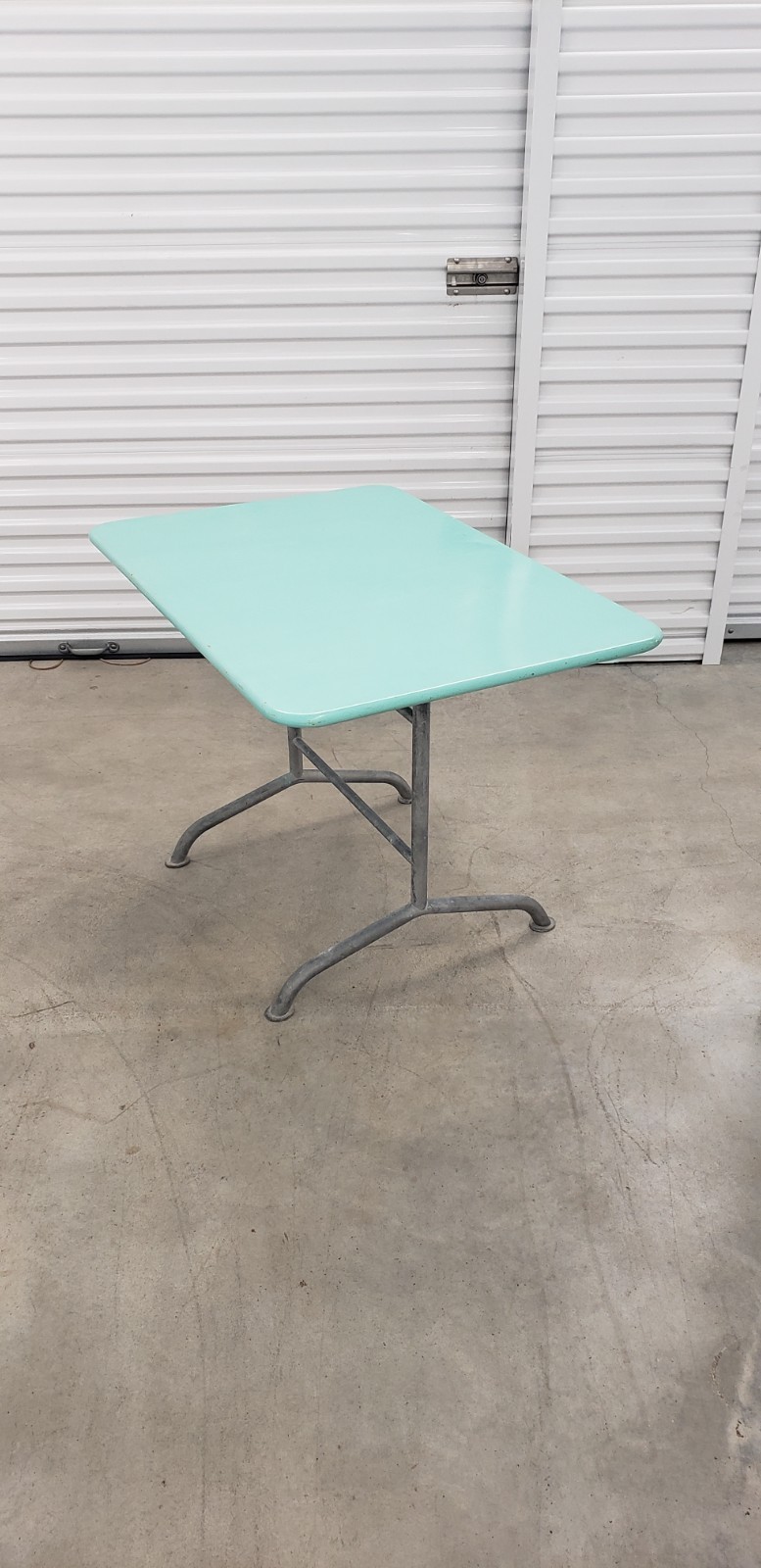 Schaffner Rigi all galvanized sheet steel outdoor table – 39 1/2 in x 27 1/2 in