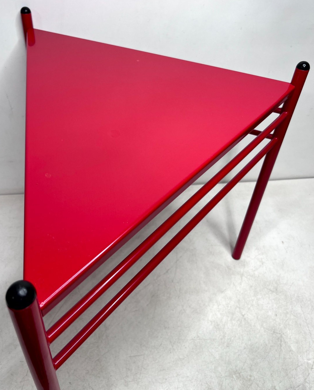 Amisco Red Metal Triangular Nesting Tables Set of 3 Modern Accent Tables Rare