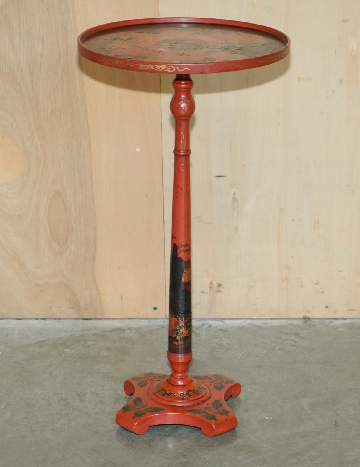 LOVELY ANTIQUE CHINESE CHINOISERIE LACQUERED & HAND PAINTED SIDE LAMP WINE TABLE