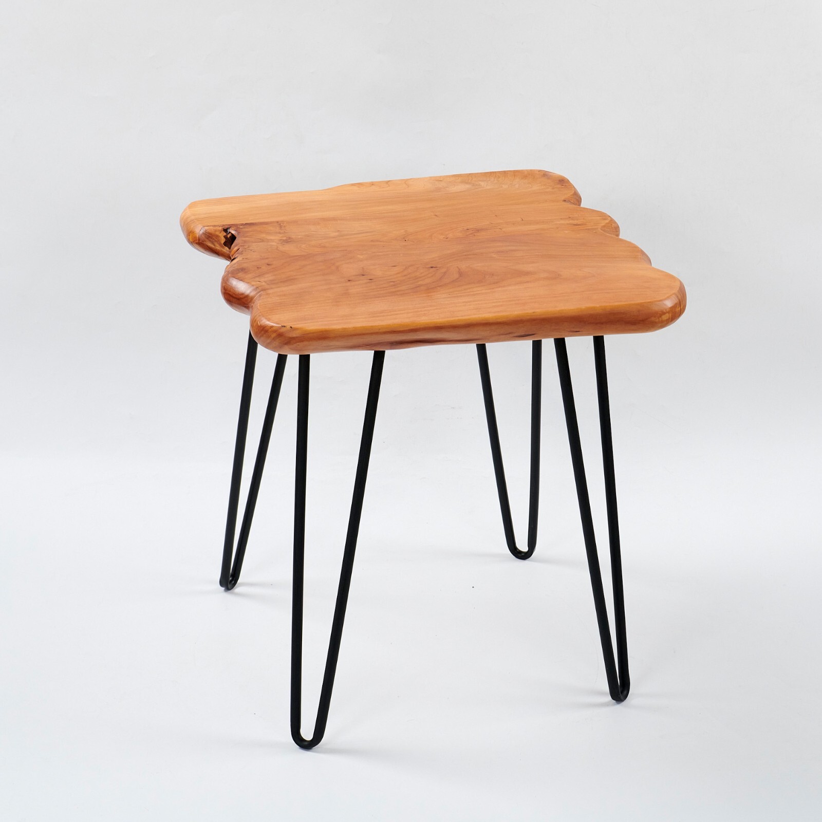 GREENAGE Cedar Live Edge Coffee Table with 4 Hairpin Legs 20″ x 20″ x 21″ Height