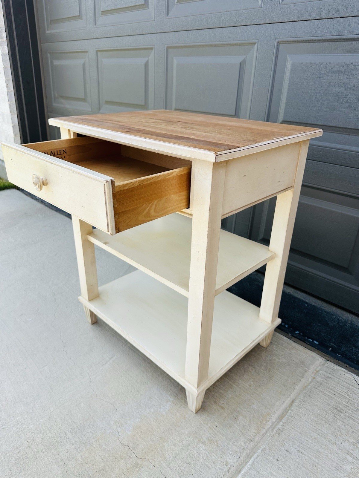Beautiful Ethan Allen French Country White Rustic End Side Table 33-5406