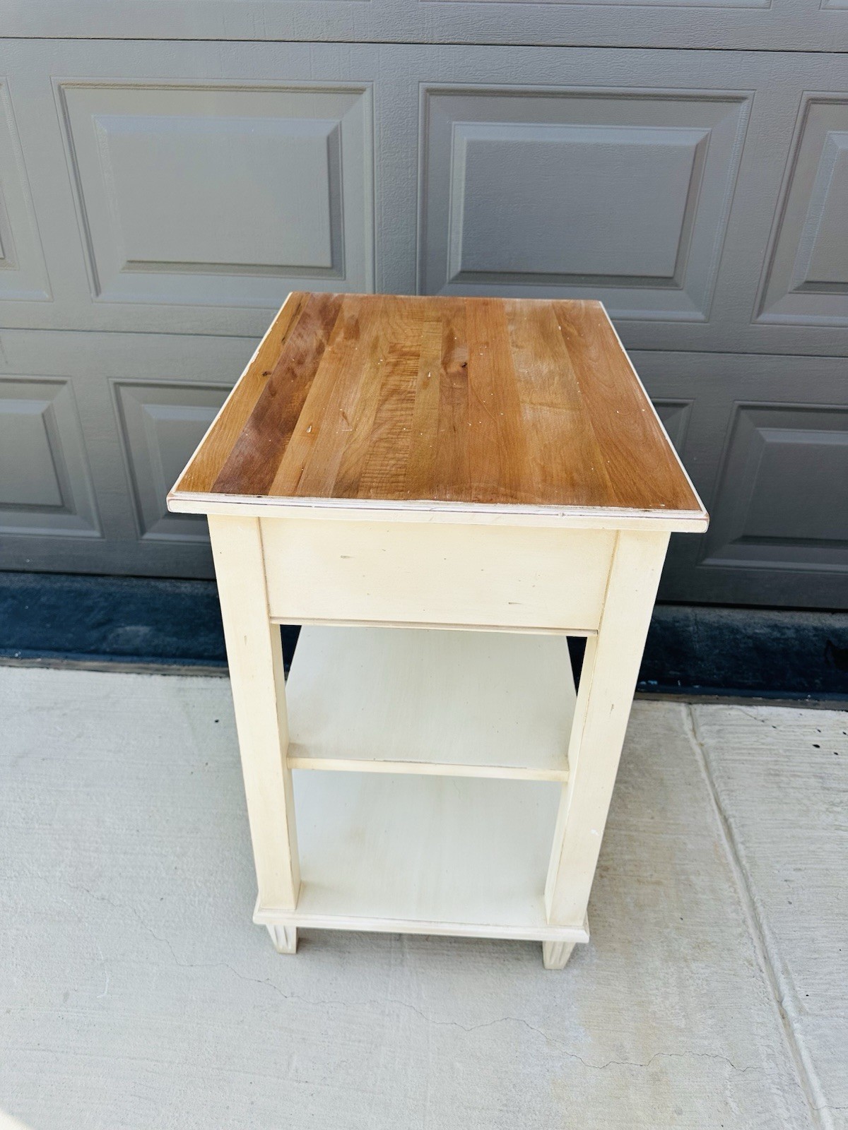 Beautiful Ethan Allen French Country White Rustic End Side Table 33-5406