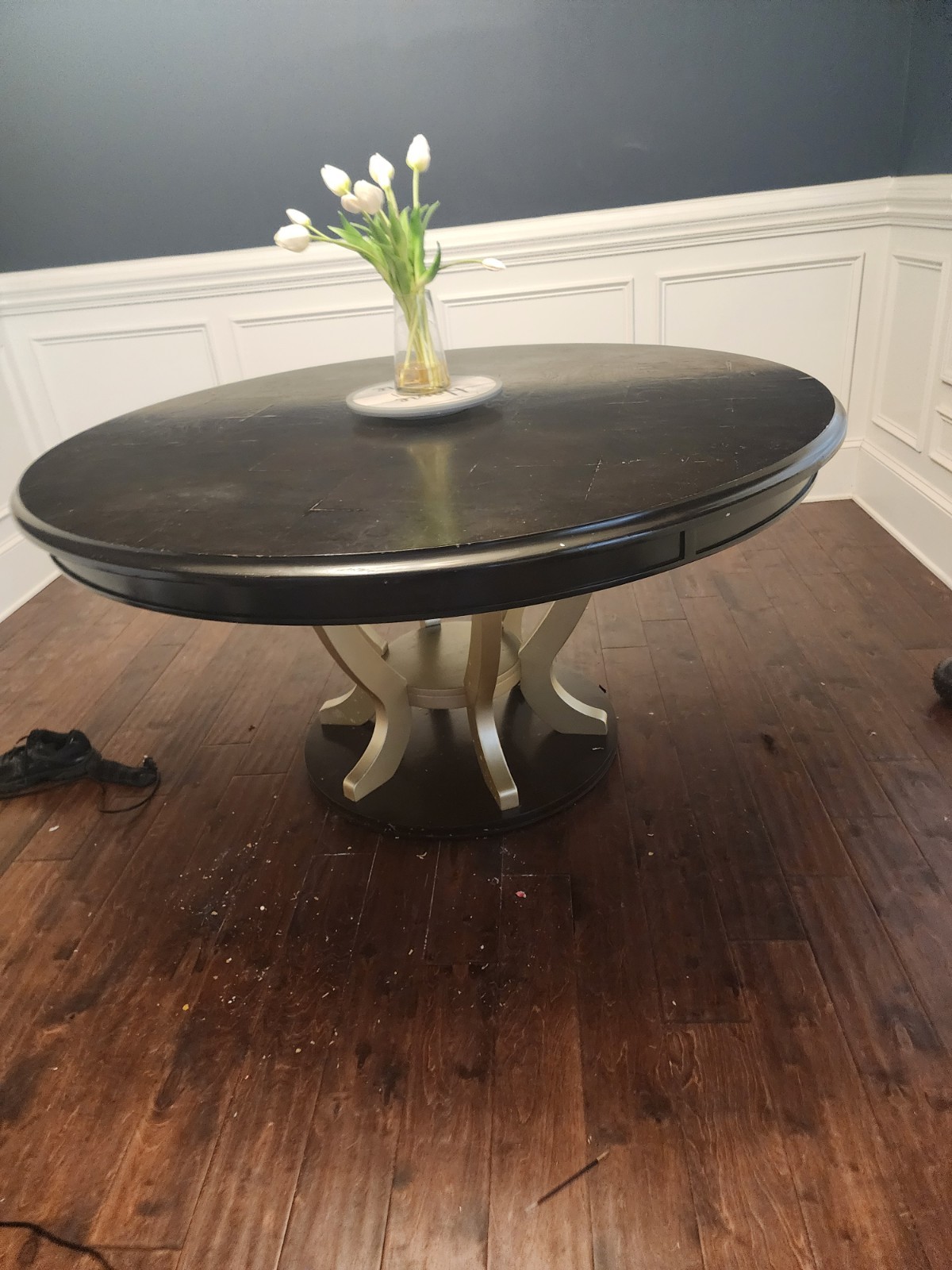 Round Black Wood Pedestal Dining Table Indoor 59 x 51 x 30 in