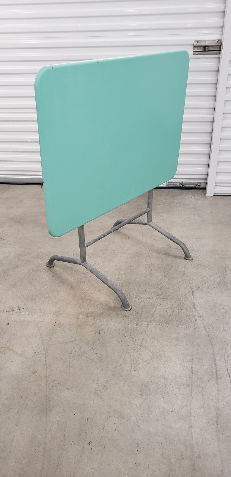 Schaffner Rigi all galvanized sheet steel outdoor table – 39 1/2 in x 27 1/2 in