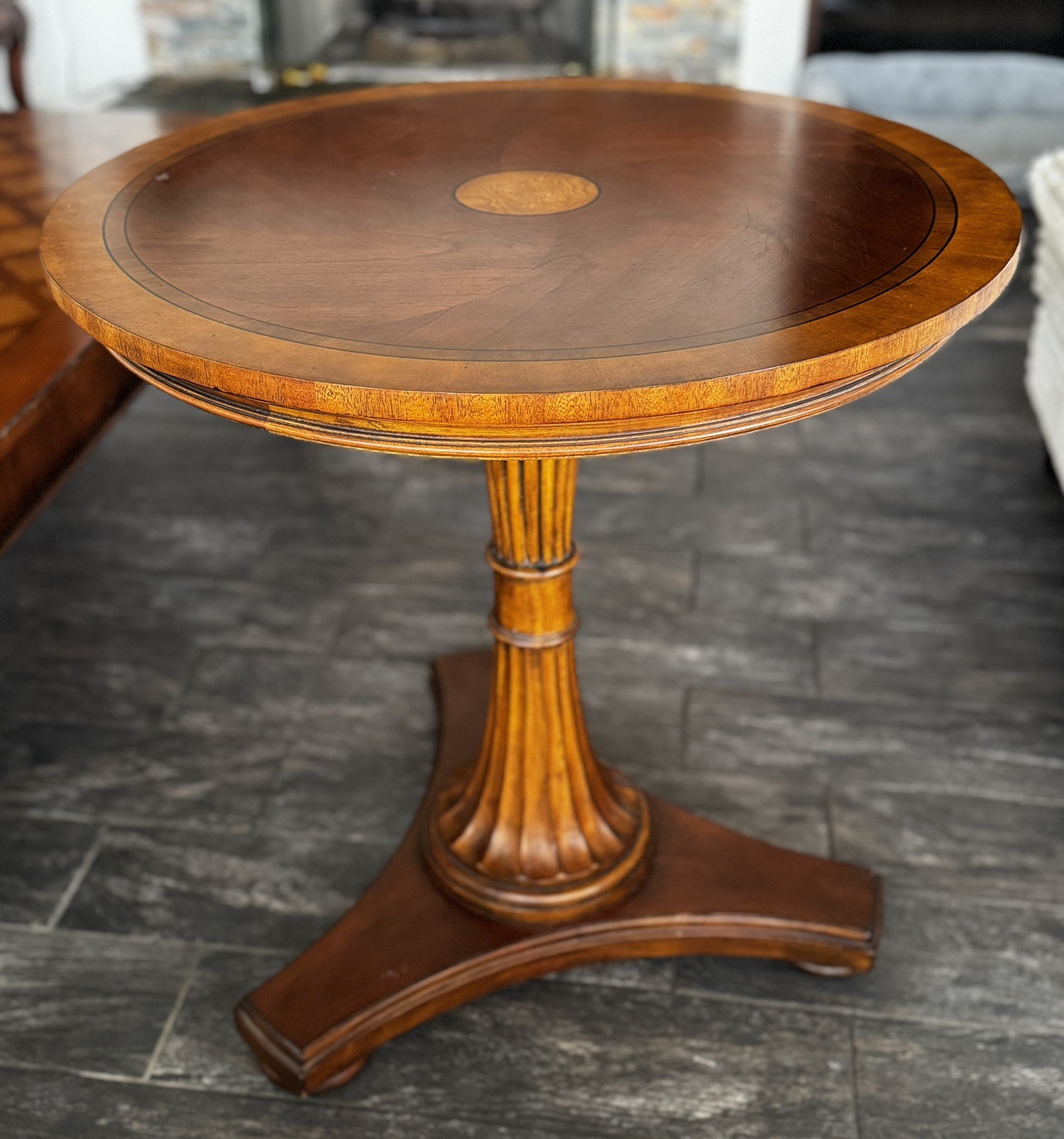 Lovely ETHAN ALLEN Carved Pedestal Side Table; Townhouse Henley #30-8204 RARE!