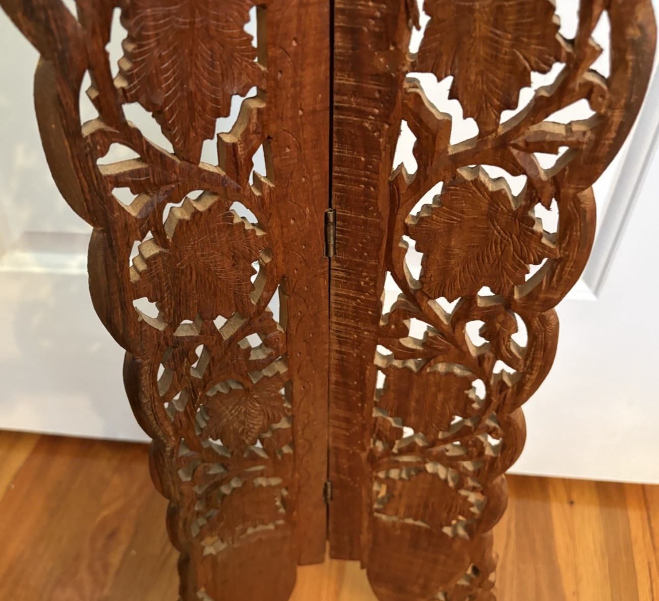 VTG Tri-Fold Hinged Hand-Carved Wood Folding Stand-Leaf Scroll Design-29.25”