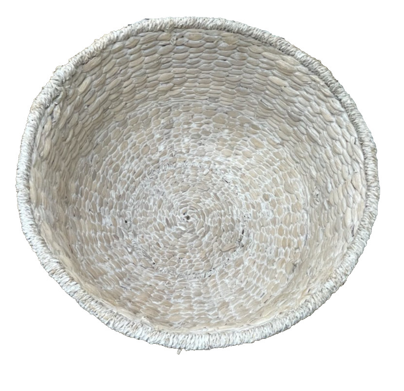 happimess SAT1000C Bhola 18″W Iron and Water Hyacinth Table – White Wash
