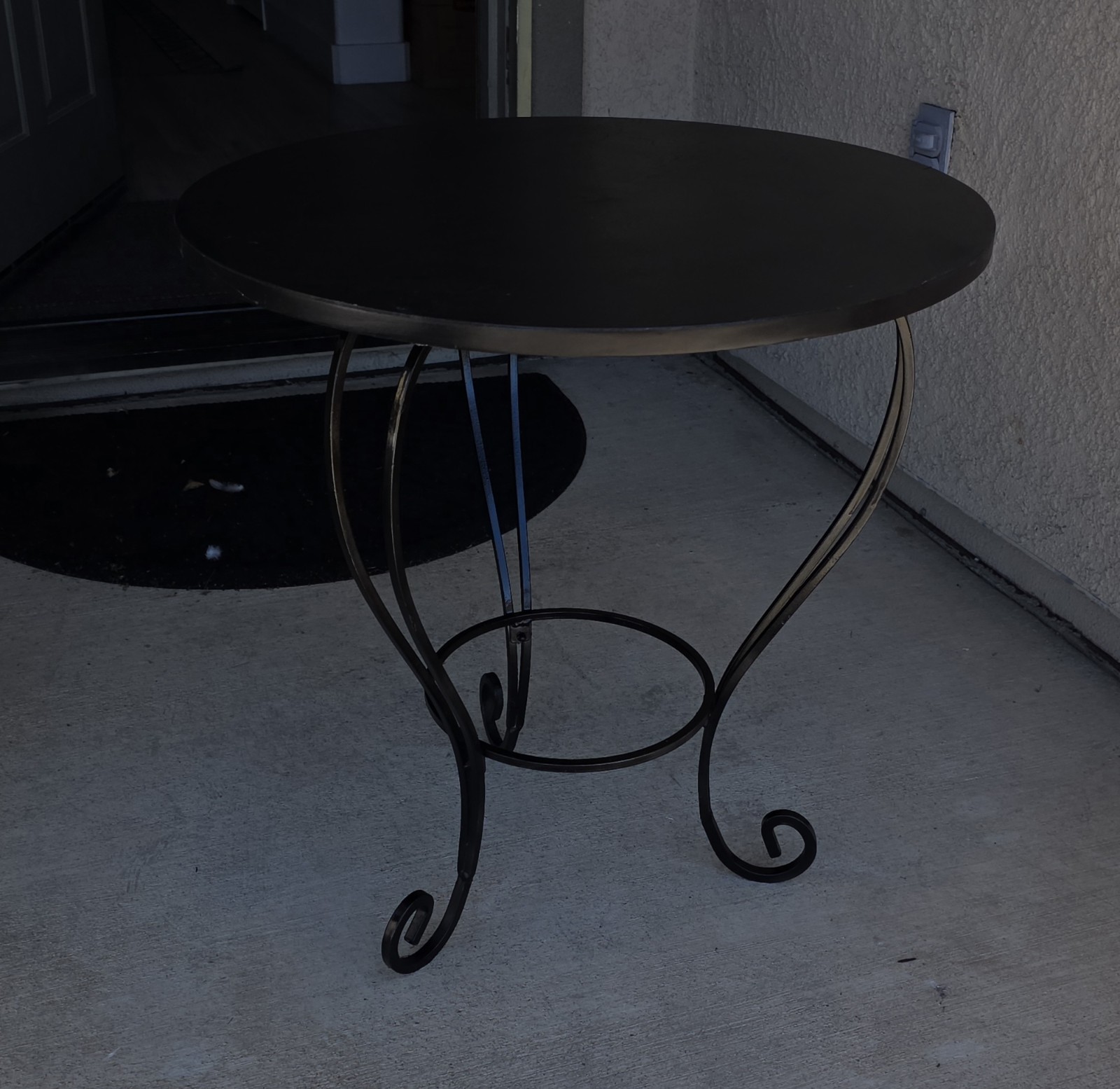Round Black Metal End/Side Table w/ Scroll Legs 28-31″H Under 30″W