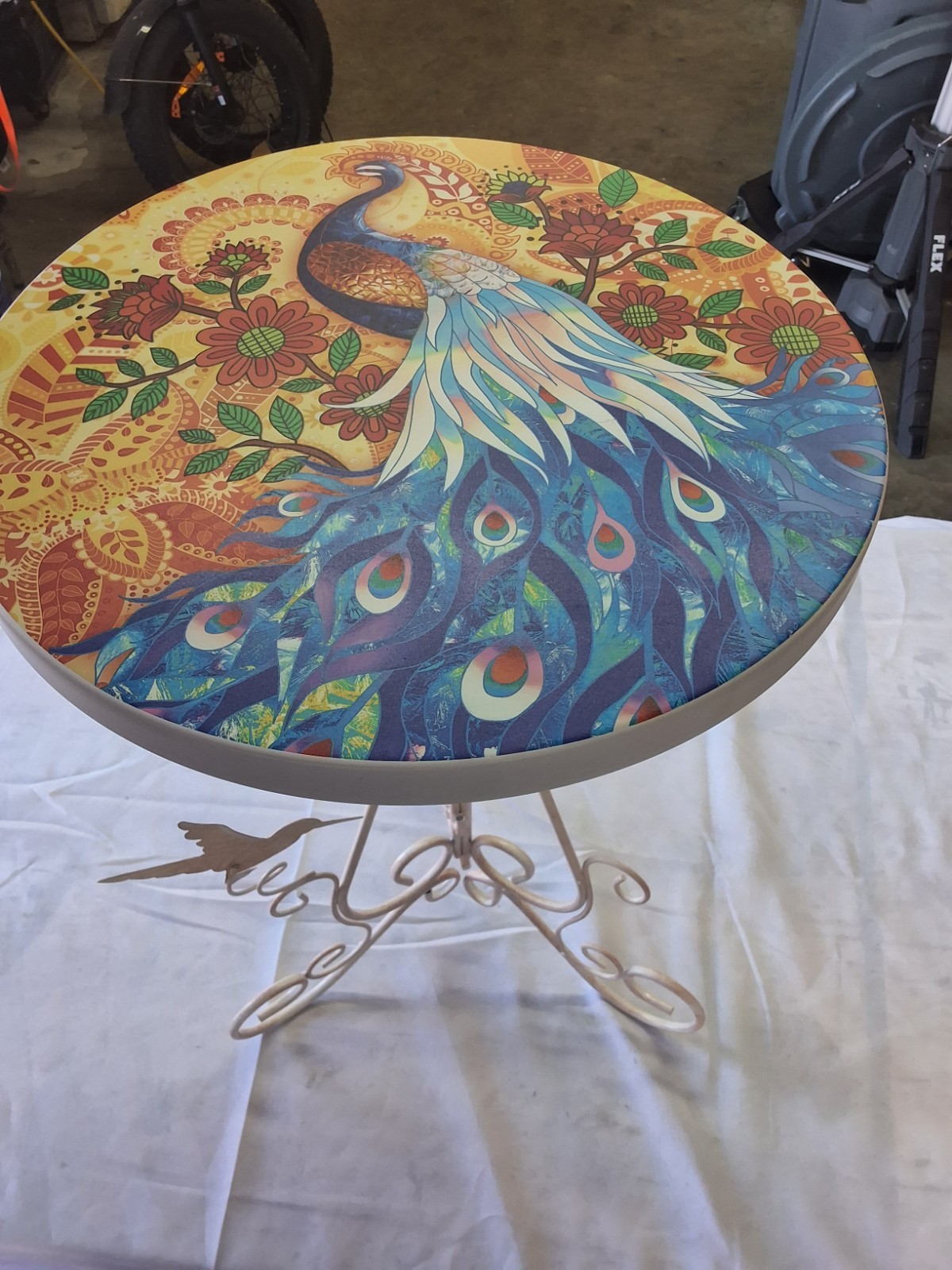 15.8 Inch Round Metal Coffee Table With Peacock Design