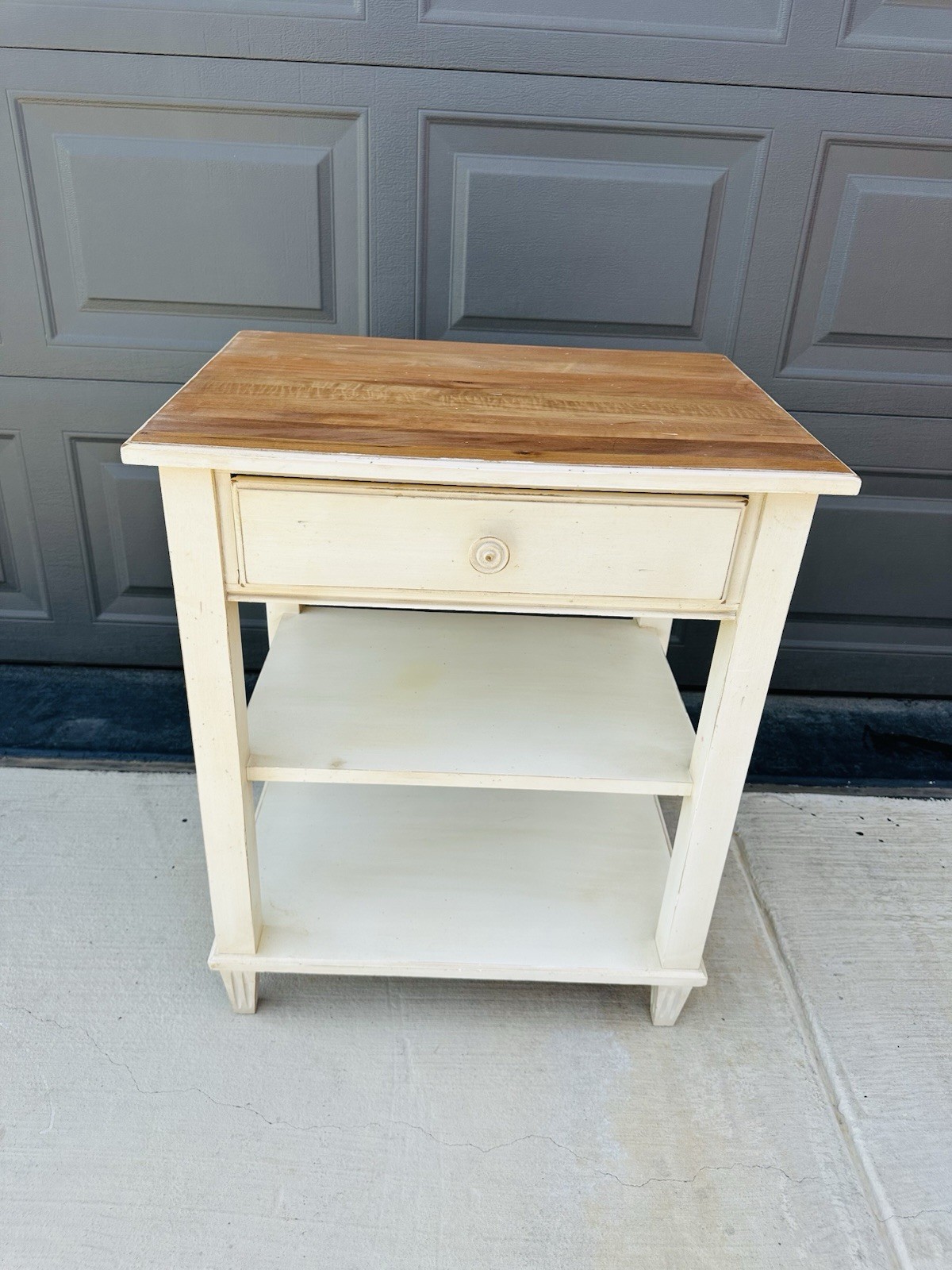 Beautiful Ethan Allen French Country White Rustic End Side Table 33-5406