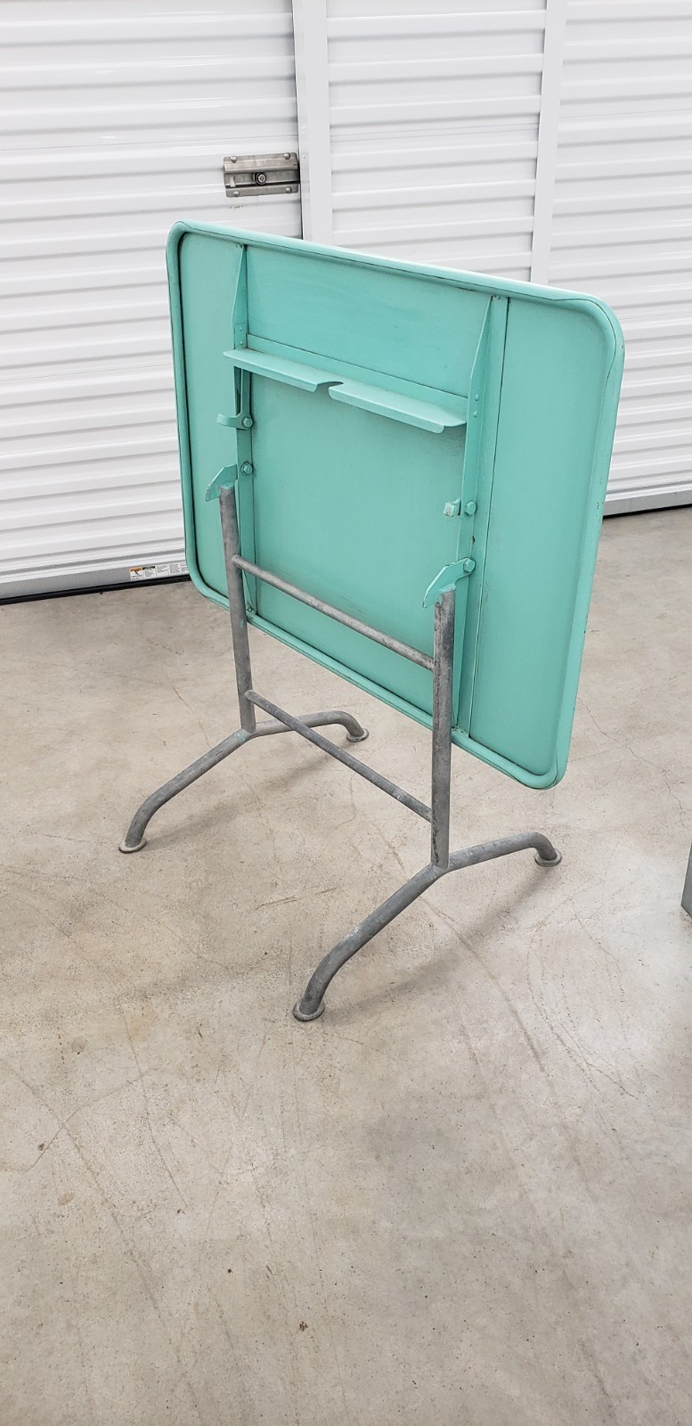 Schaffner Rigi all galvanized sheet steel outdoor table – 39 1/2 in x 27 1/2 in