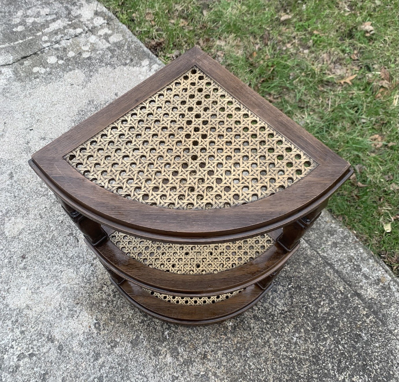 Vtg 1970 3 Tier Side/End Corner Table Plastic Faux Wood Whicker Cane Plant Stand