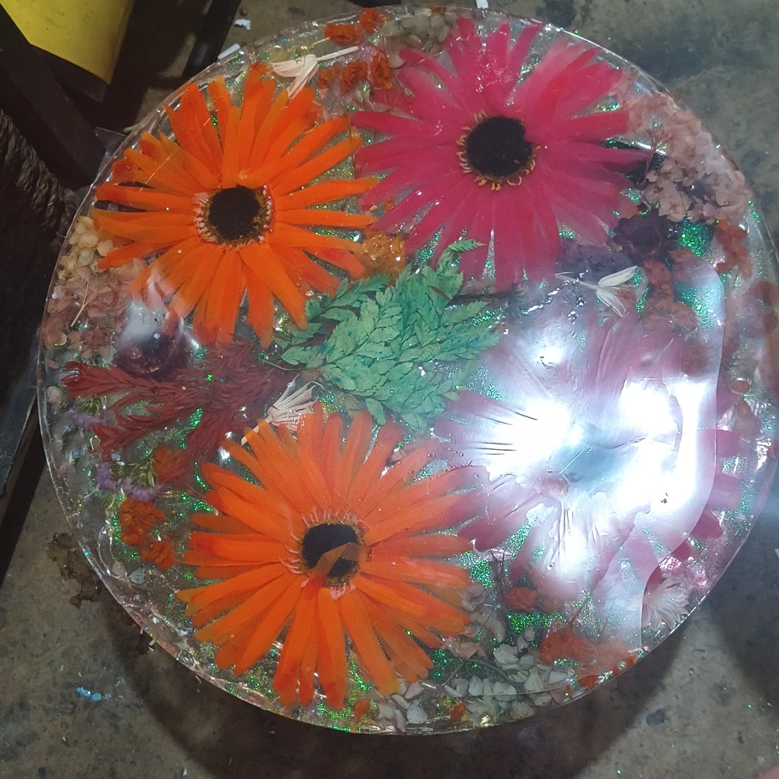 Round Floral Multicolor Resin Plant Stand w/ Metal Hairpin Legs Retro Glossy