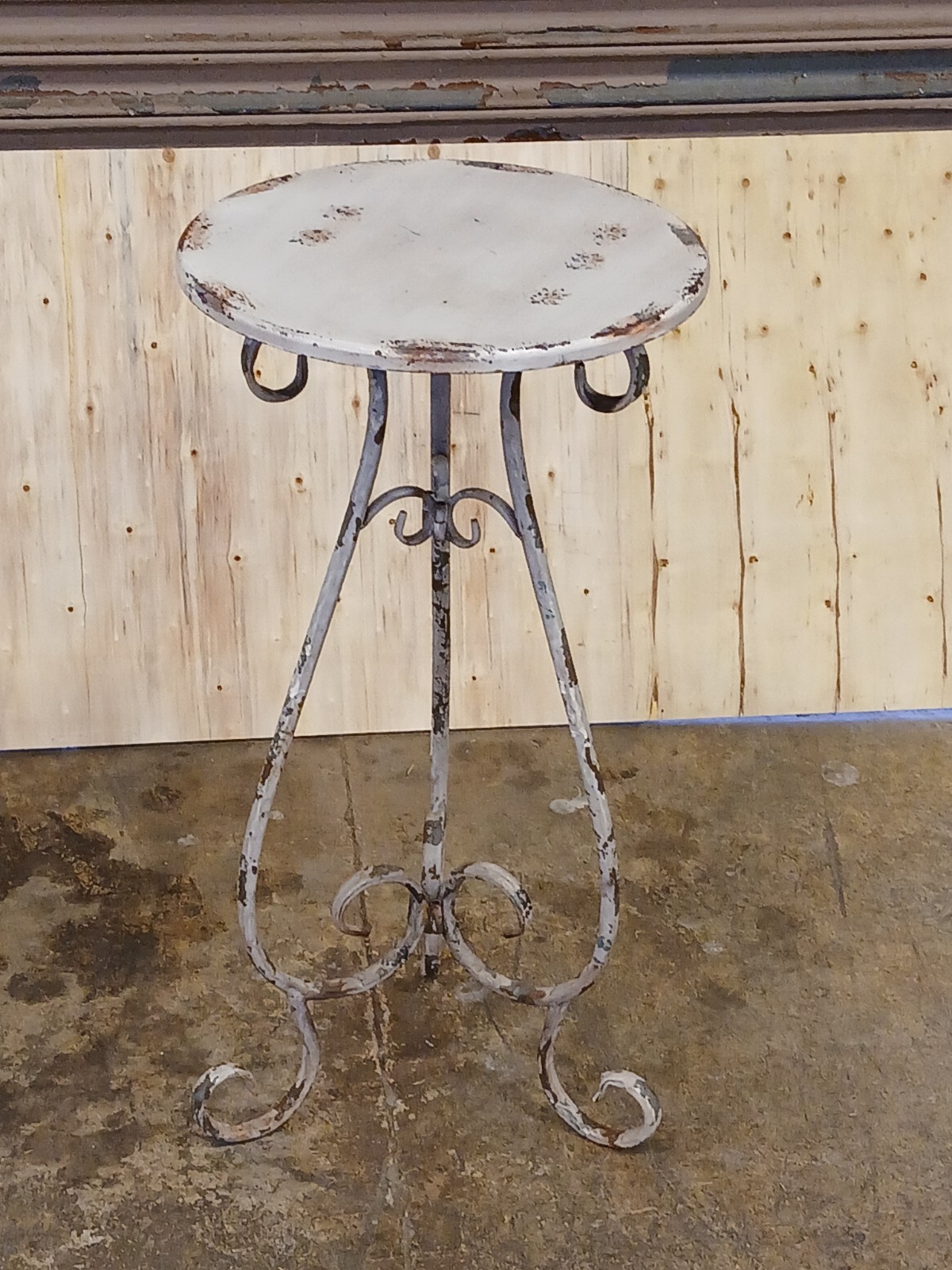 Vintage Distressed Wrought Iron Plant Stand Side Accent Table White 31″ Tall