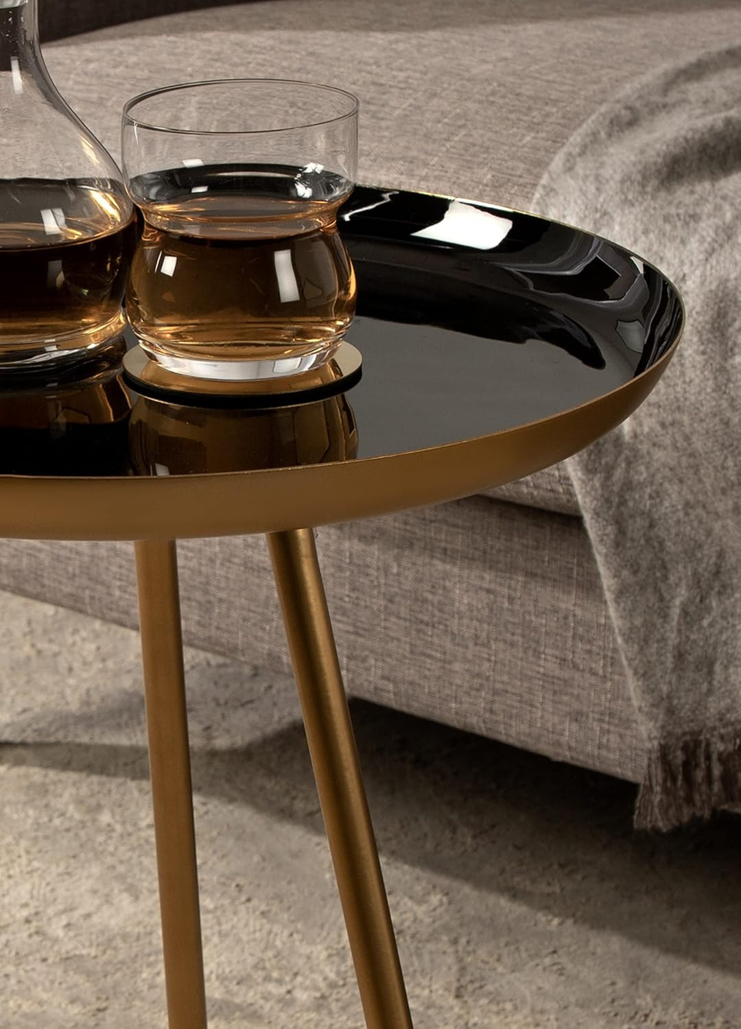 Stylish Laranya Round Metal Side Table in Black and Gold – 15x15x22.5 inches