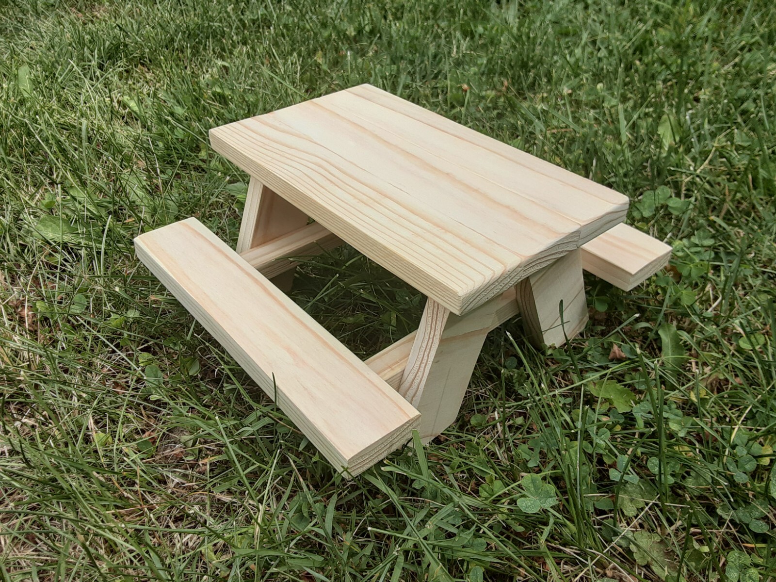 Squirle Table 8″ x 9″ x 4.5″ Hand Made from reclaimed cedar
