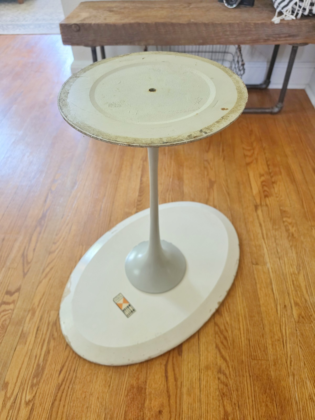 1960s Eero Saarinen for Knoll Tulip Side Table with White Laminate Oval Top