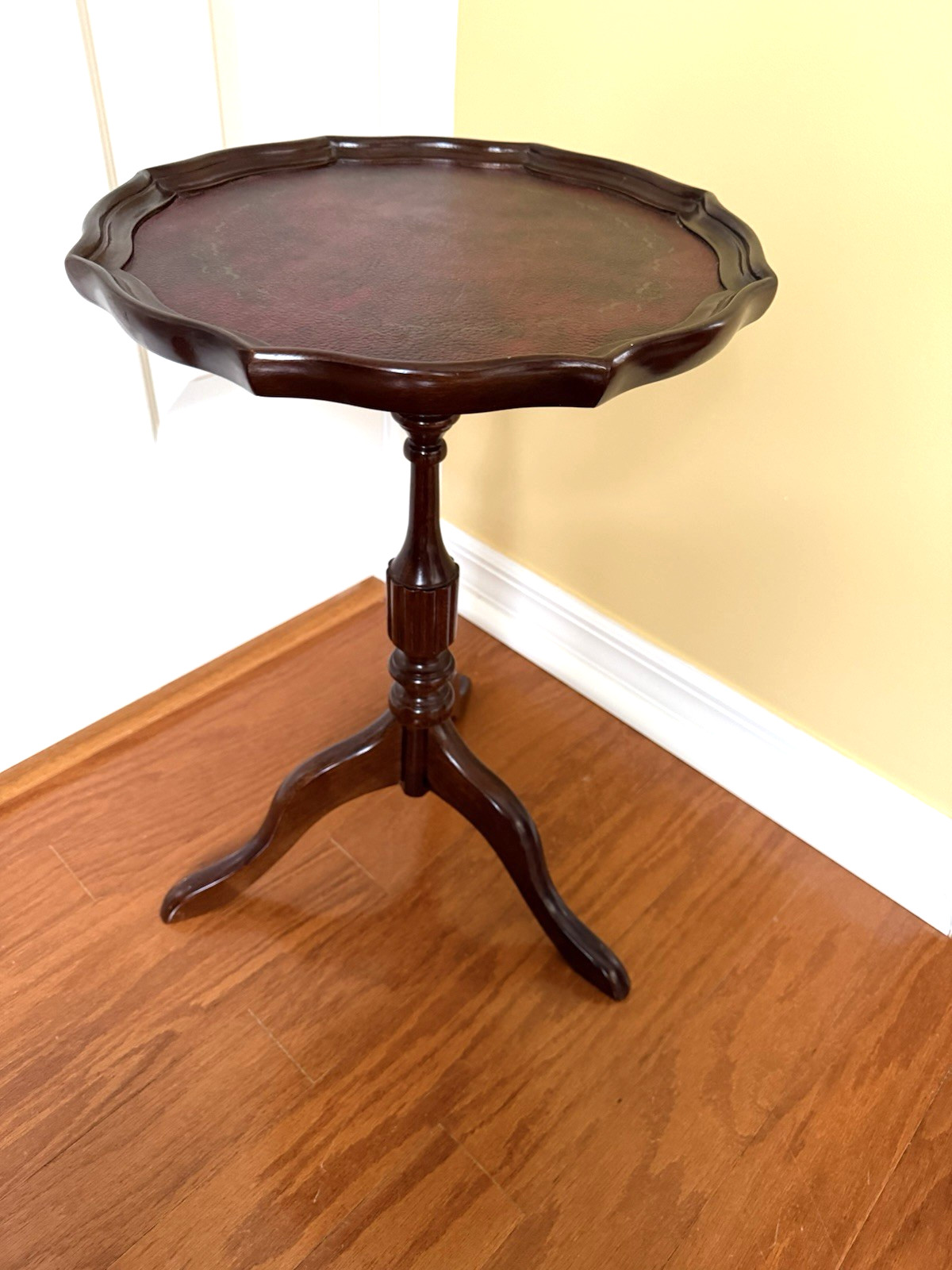 Vintage Bombay Round Pedestal Wood Side Table Brown Burgundy Accent Indoor-NICE