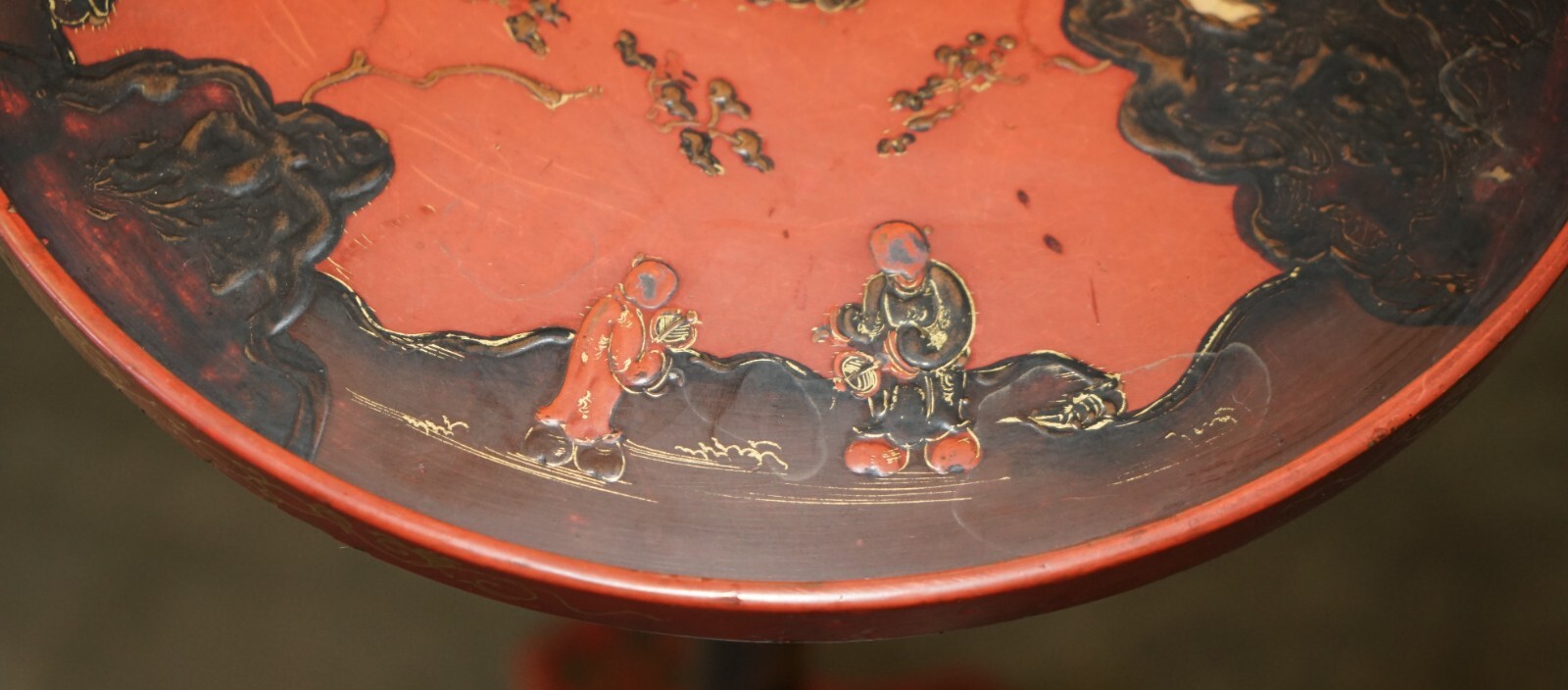 LOVELY ANTIQUE CHINESE CHINOISERIE LACQUERED & HAND PAINTED SIDE LAMP WINE TABLE