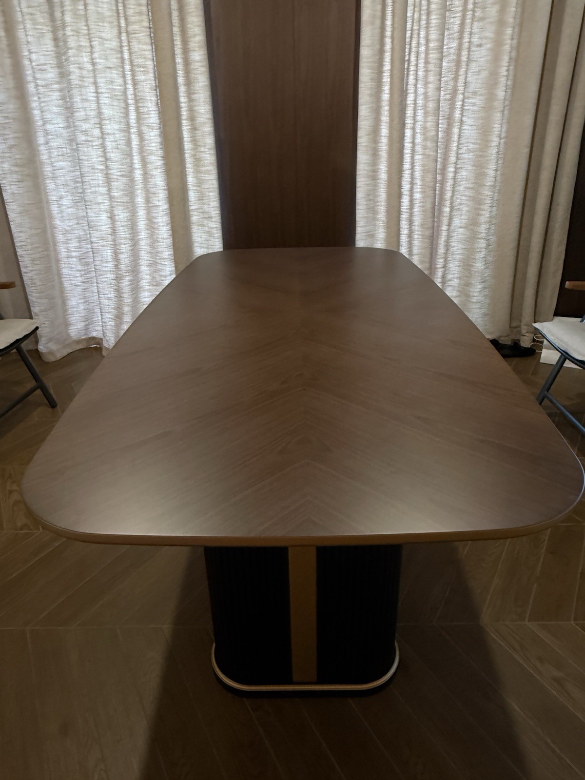 Golden Art 78.7×36.4 Walnut Veneered Wood Dining Table, Black Pedestal
