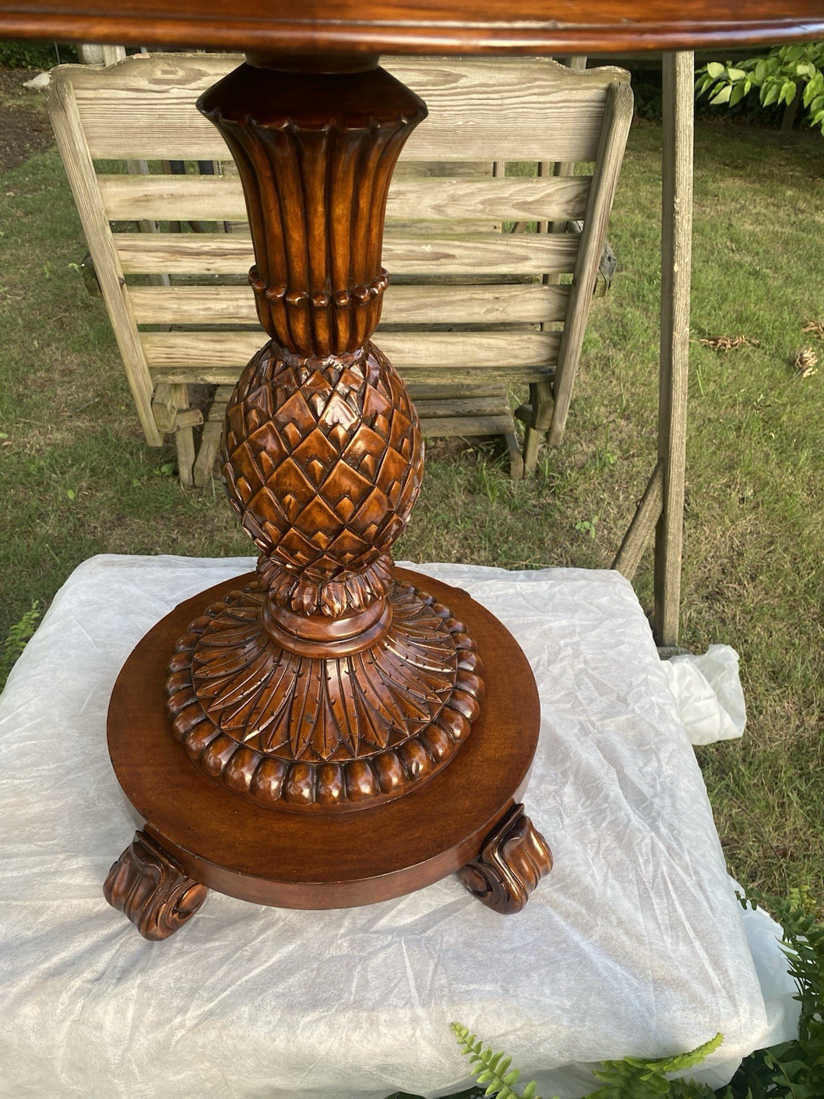 Beautiful Ethan Allen British Old World Treasure Sophia Pineapple Table #13-8206